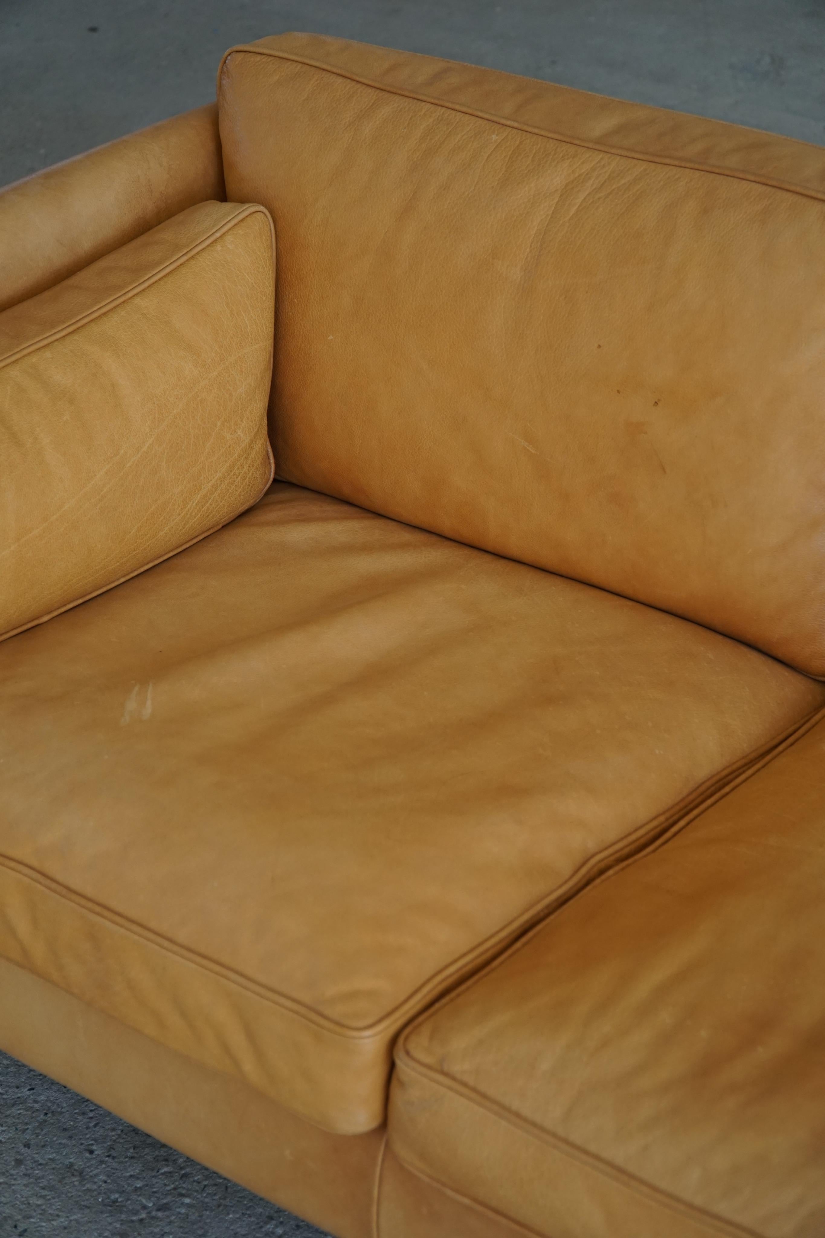Dänisches Stouby 3-Sitzer-Sofa aus cognacbraunem Leder aus der Jahrhundertmitte, 1970er Jahre im Angebot 4