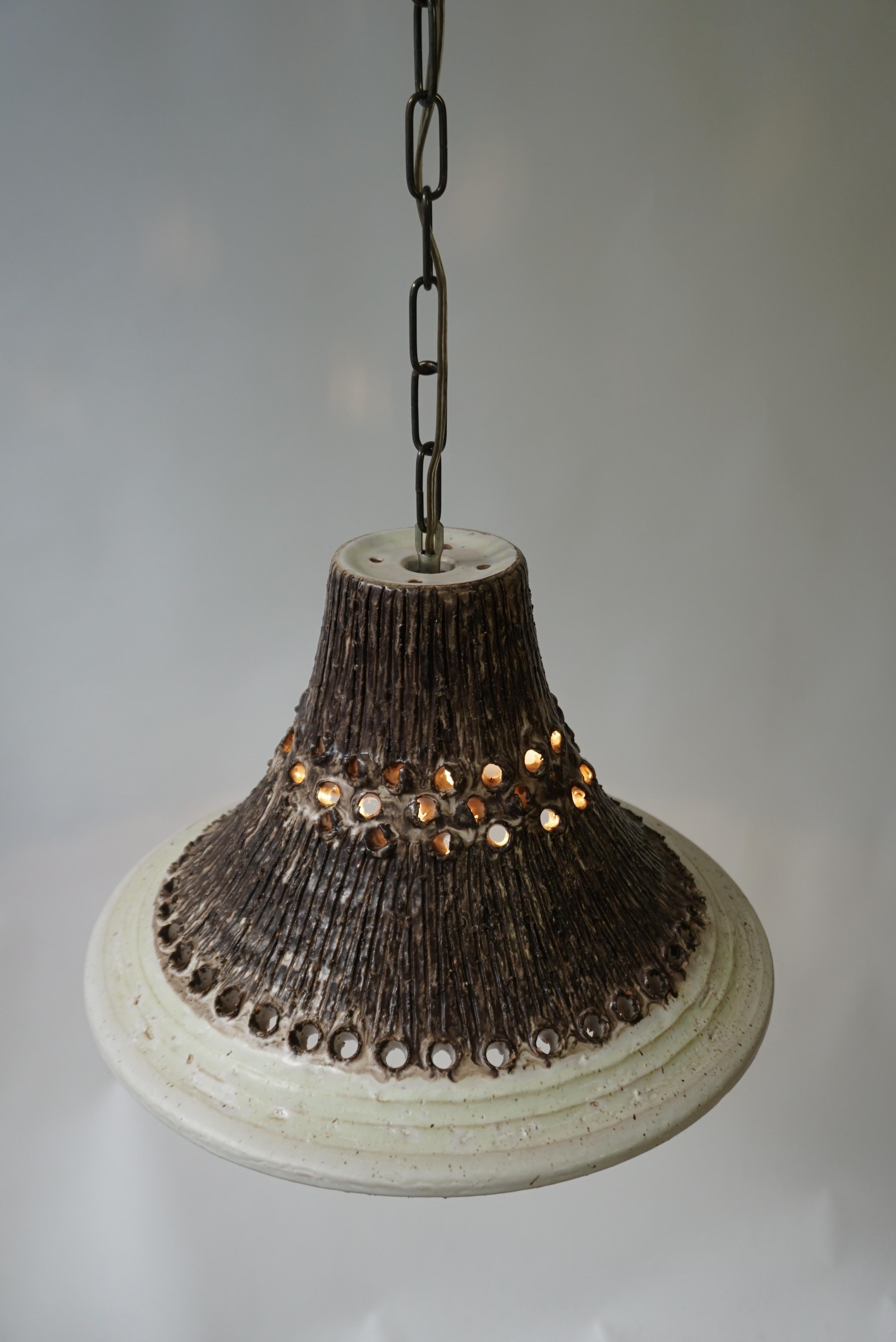 Mid-Century Modern Lampe suspendue danoise du milieu du siècle en Studio Pottery en vente