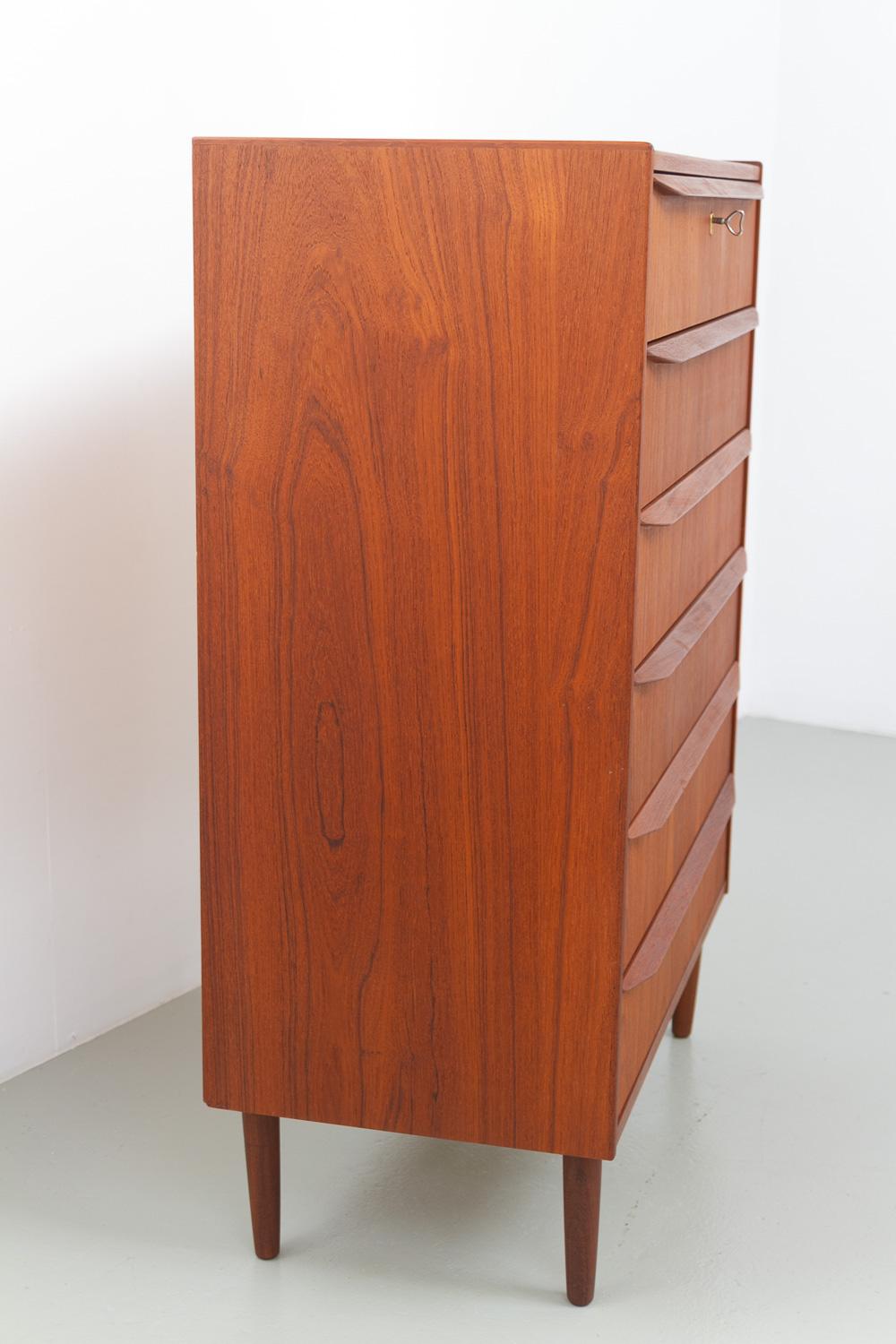 Danish Mid-Century Tall Teak Dresser, 1960s. For Sale 7