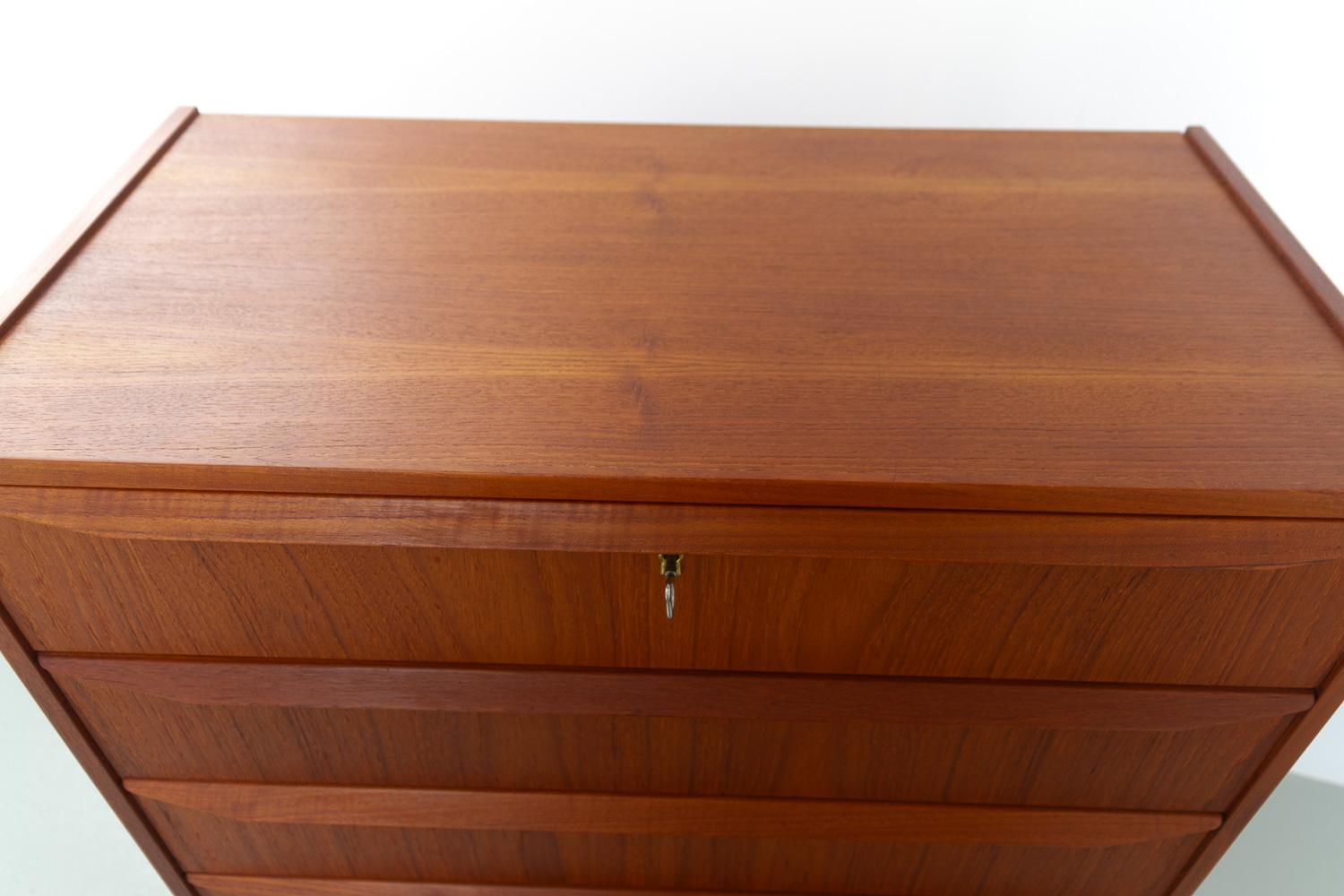 Danish Mid-Century Tall Teak Dresser, 1960s. For Sale 8