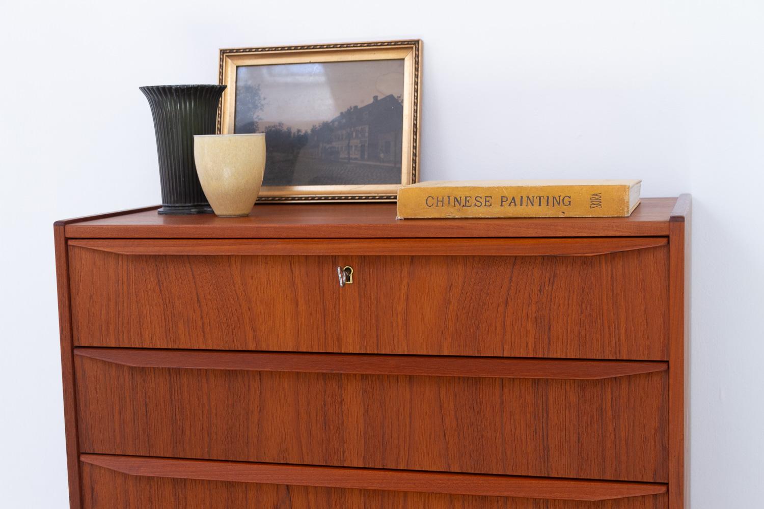Danish Mid-Century Tall Teak Dresser, 1960s. In Good Condition For Sale In Asaa, DK