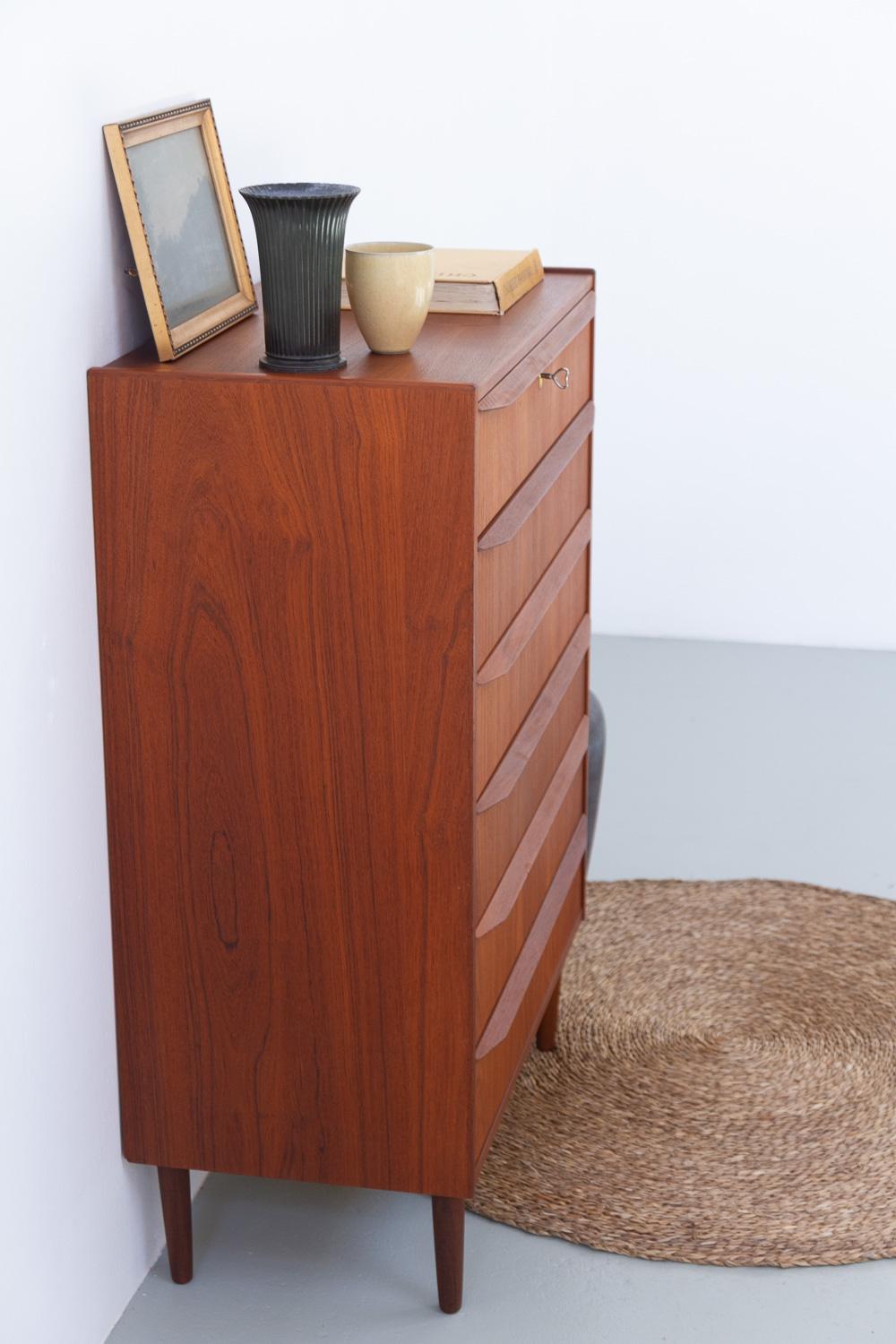 Danish Mid-Century Tall Teak Dresser, 1960s. For Sale 1