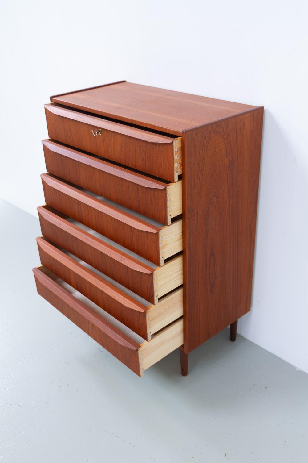 Danish Mid-Century Tall Teak Dresser, 1960s. For Sale 2