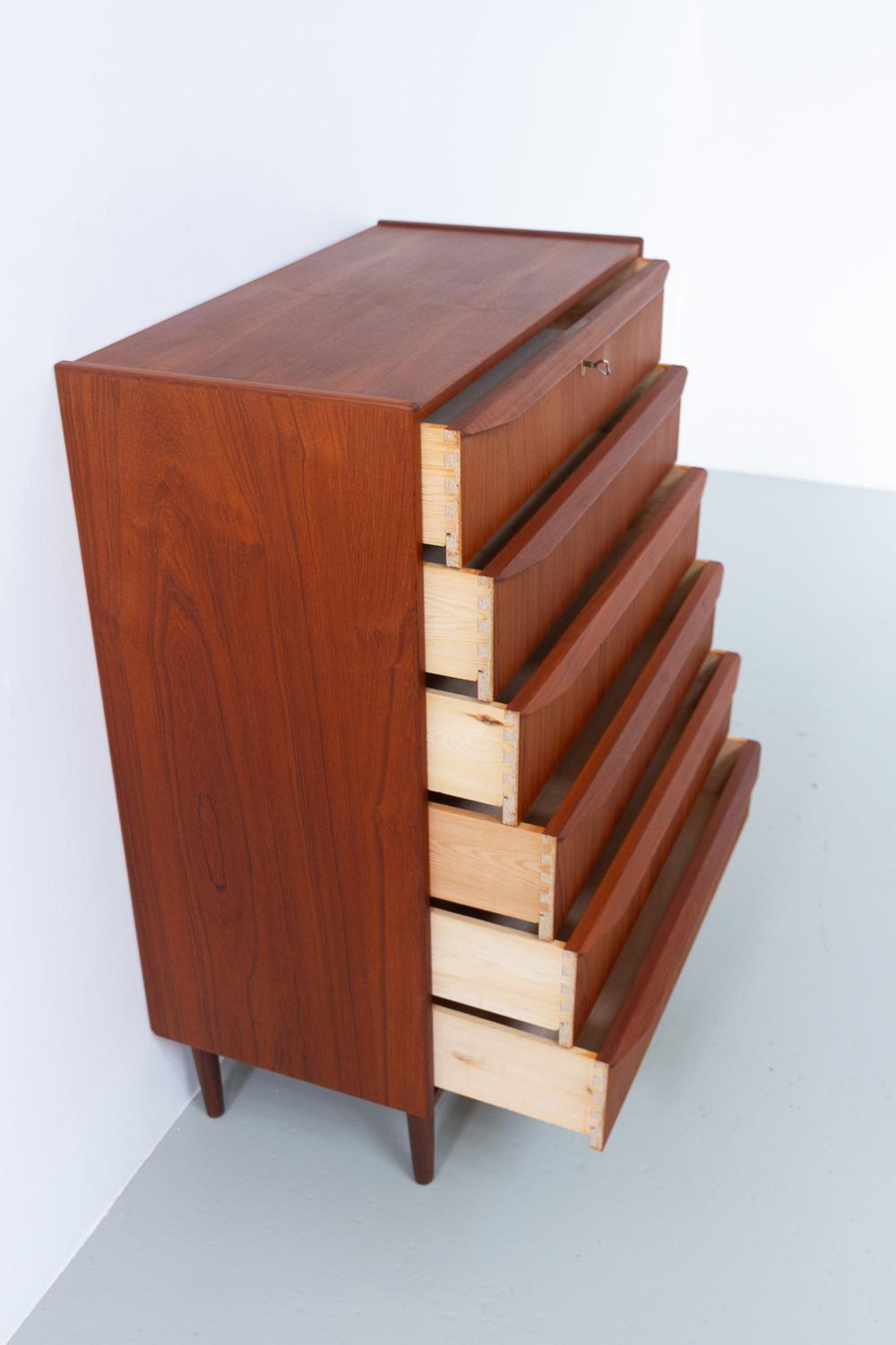 Danish Mid-Century Tall Teak Dresser, 1960s. For Sale 3