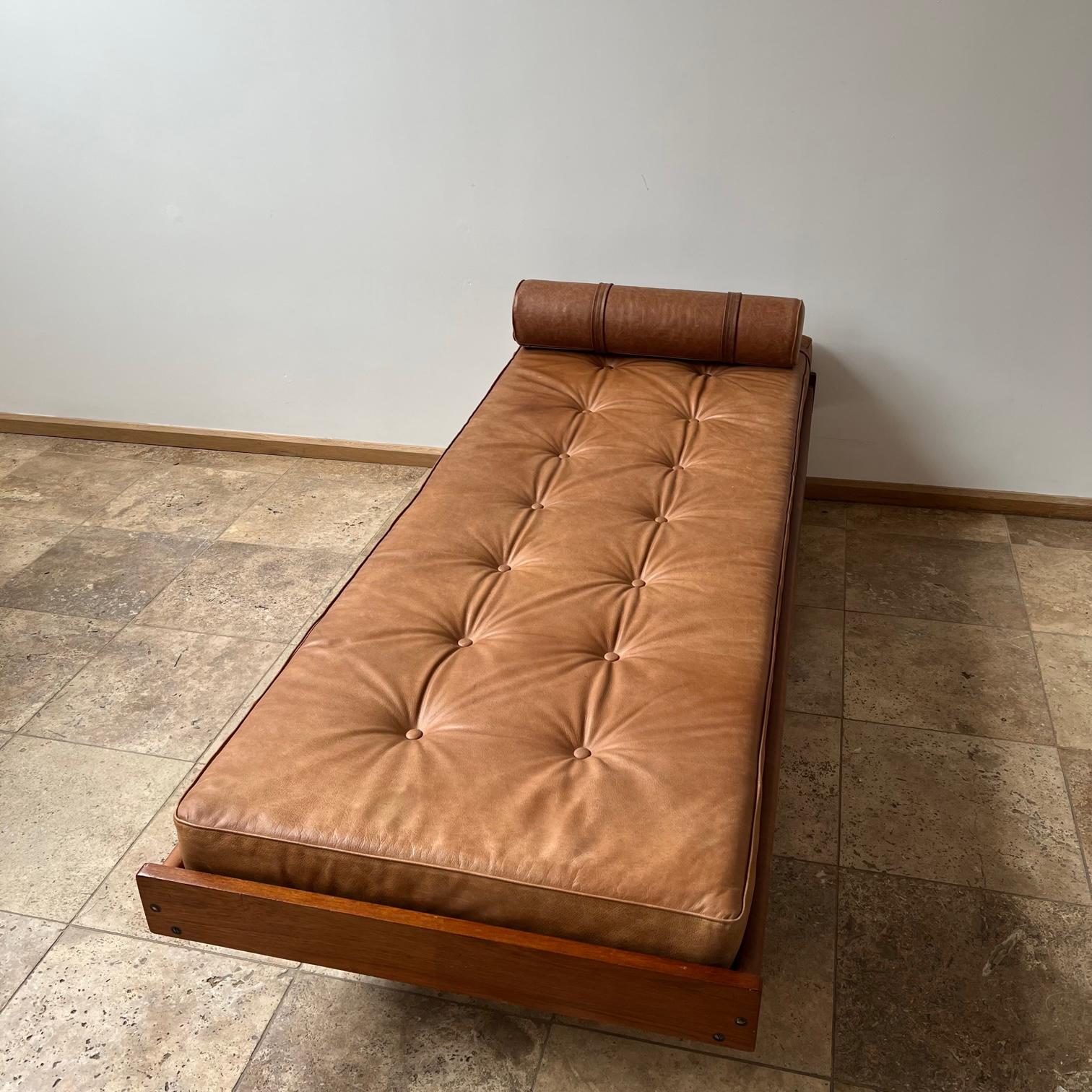 Danish Mid-Century Teak and Leather Day Bed 6