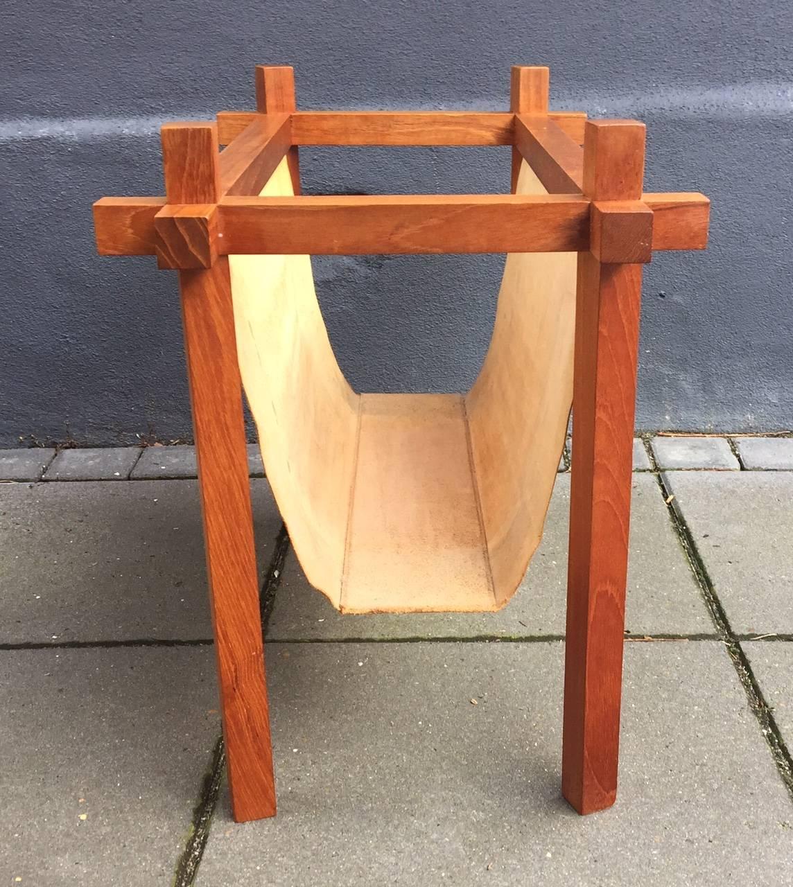 Danish Midcentury Teak and Leather Magazine Rack from Skjode, 1950s In Good Condition In Esbjerg, DK