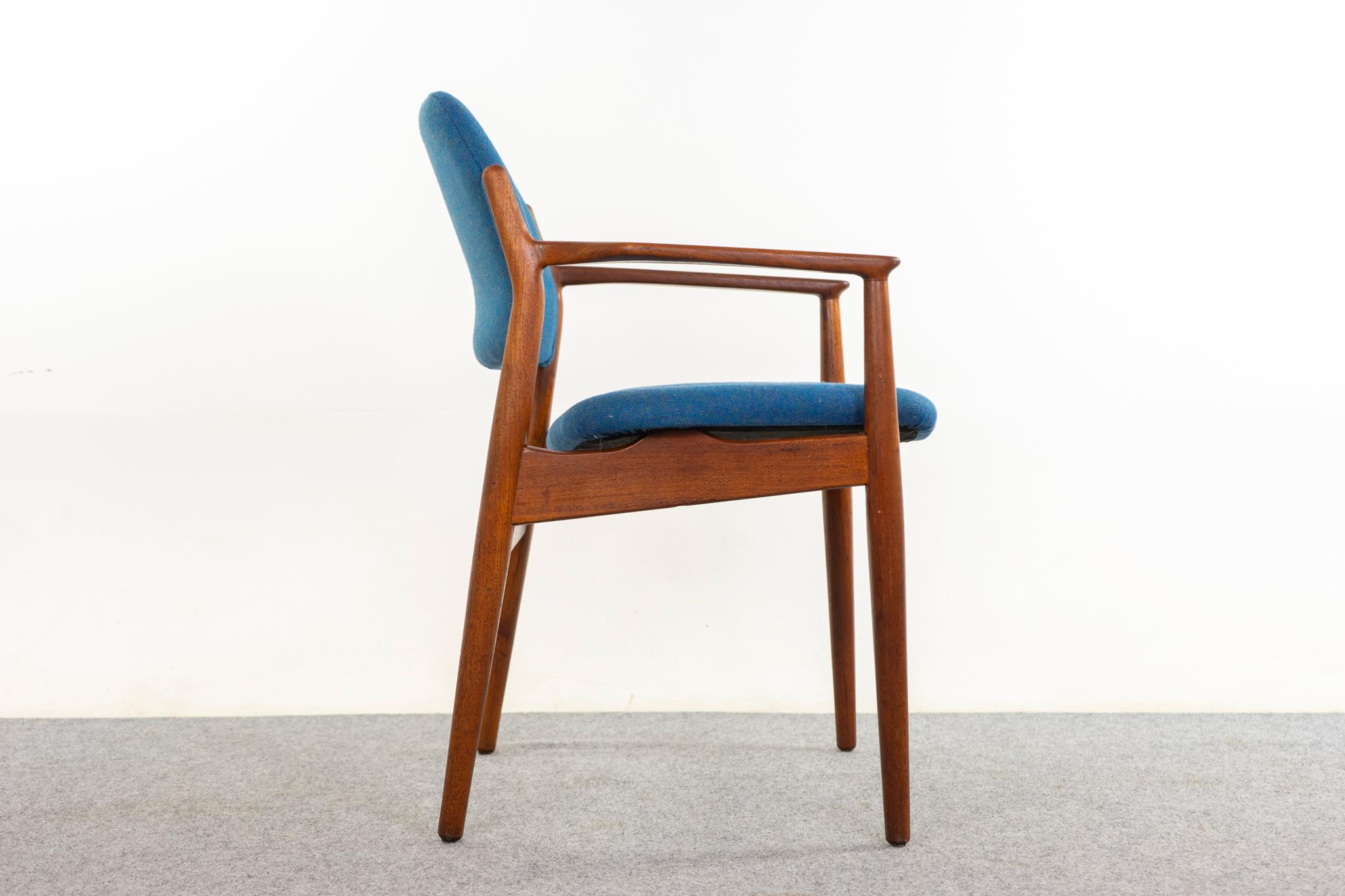 Sillón danés de teca de mediados de siglo de Arne Vodder en venta 3