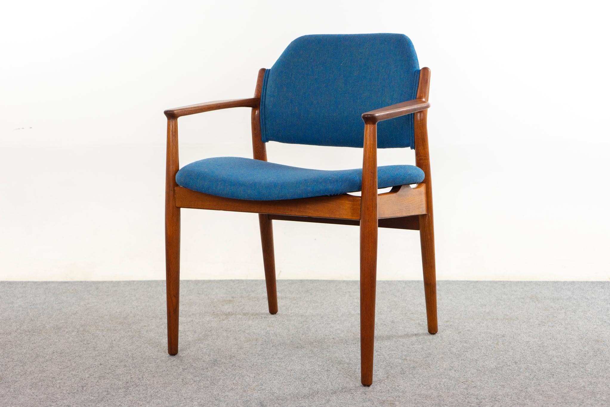 Sillón danés de teca de mediados de siglo de Arne Vodder Escandinavo moderno en venta