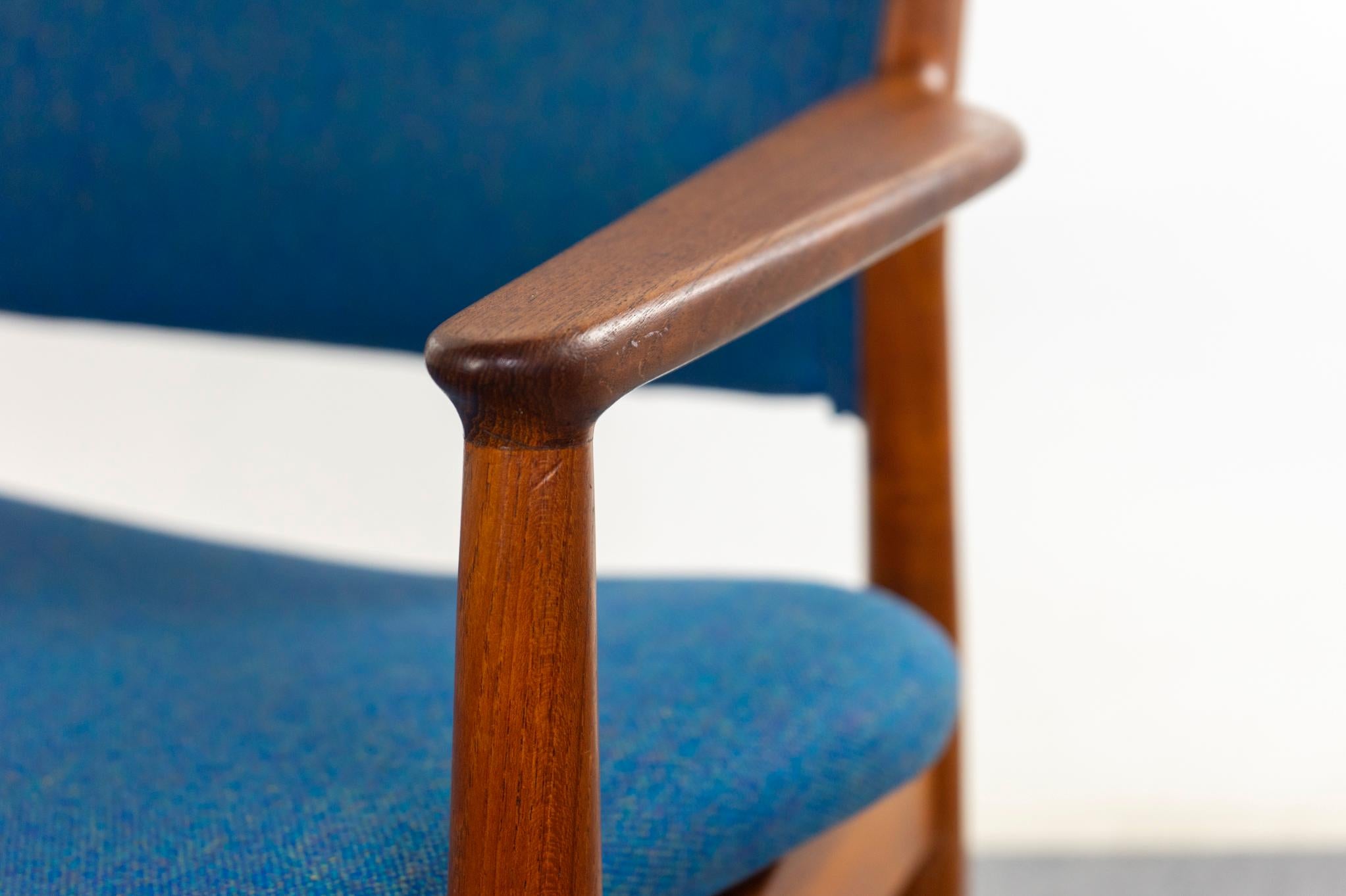 Sillón danés de teca de mediados de siglo de Arne Vodder Danés en venta