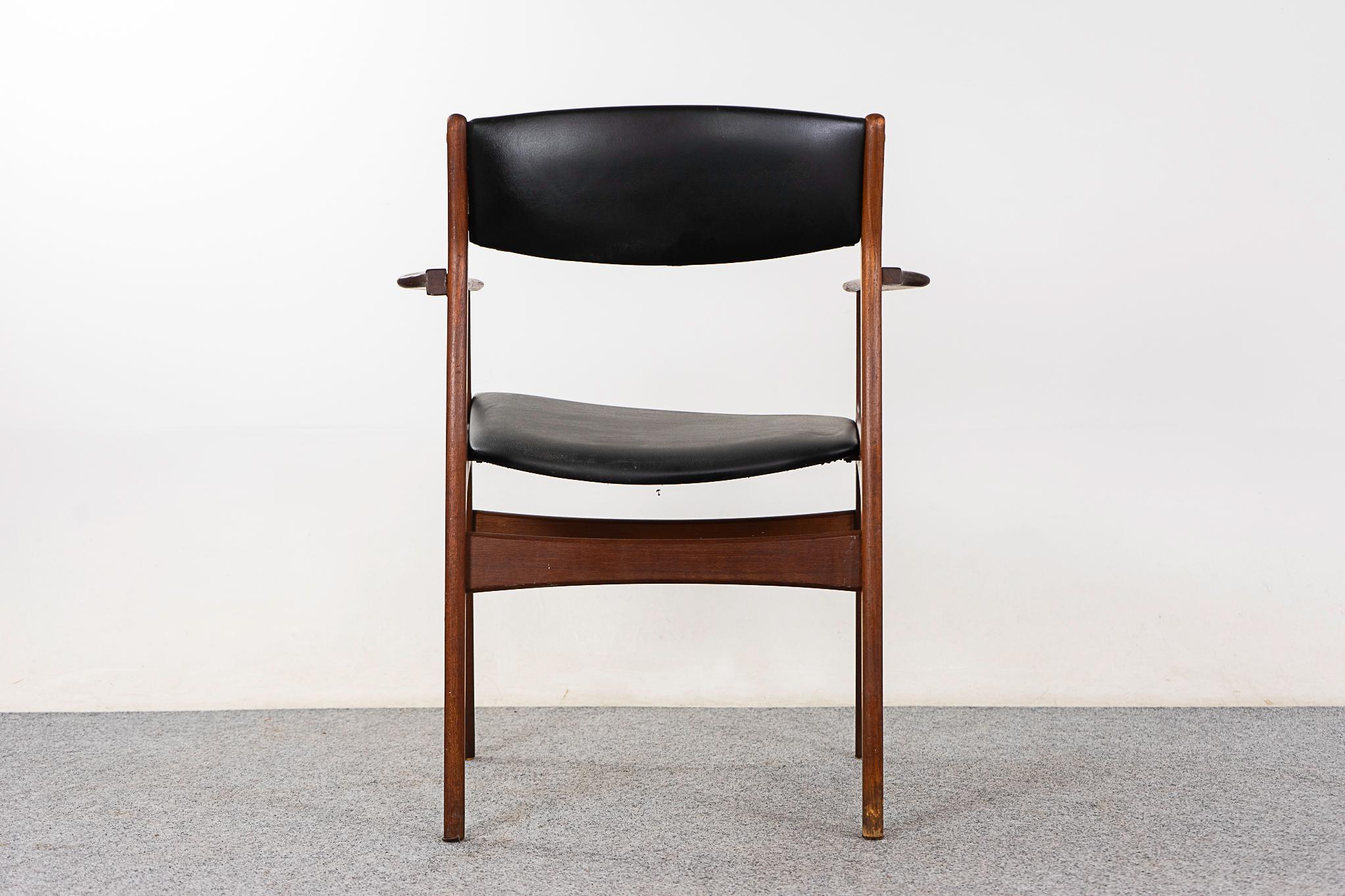 Dänischer Teakholz-Sessel aus der Jahrhundertmitte im Angebot 6