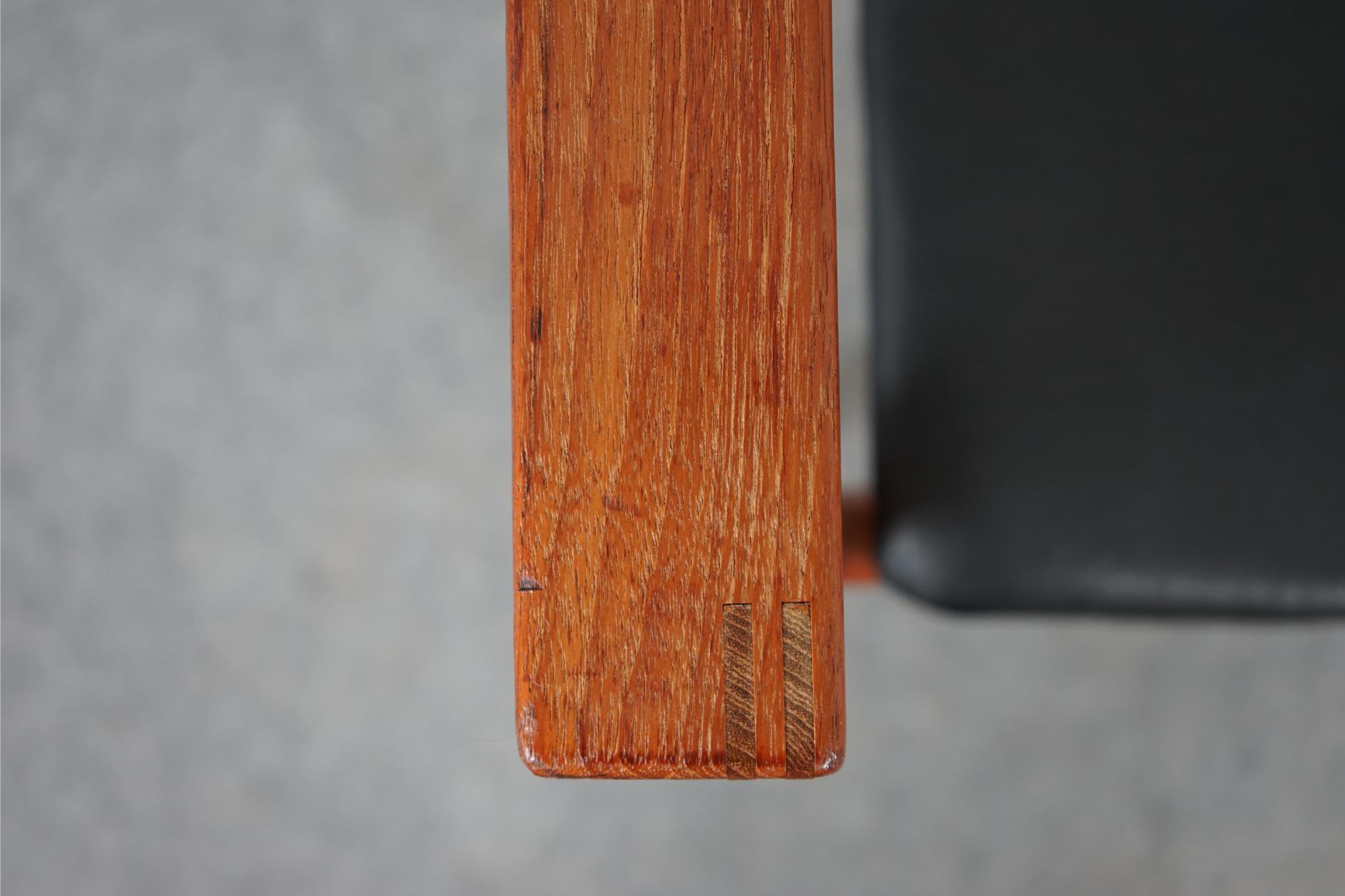 Metà XX secolo Poltrona danese di metà secolo in teak in vendita