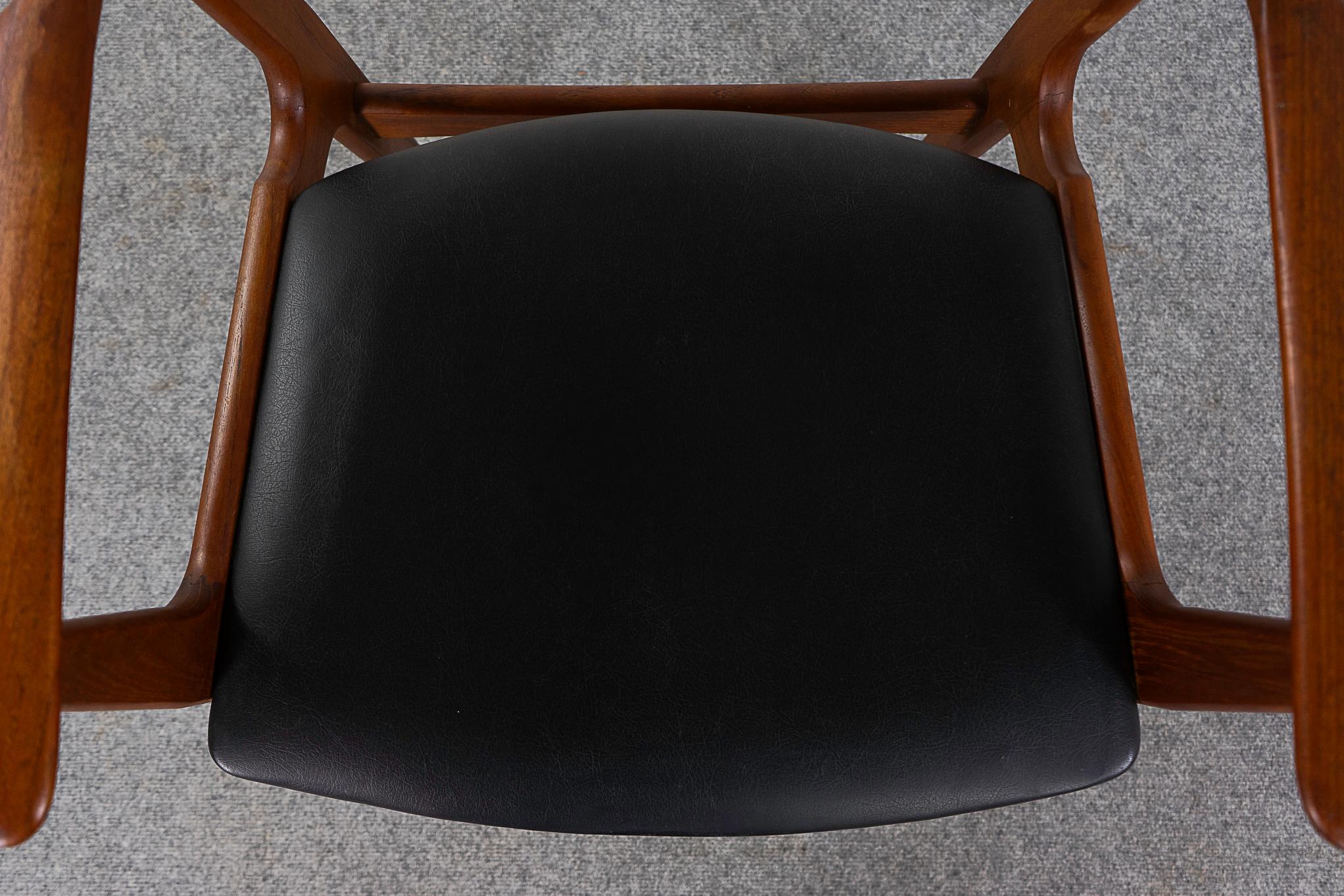 Dänischer Teakholz-Sessel aus der Jahrhundertmitte im Angebot 1