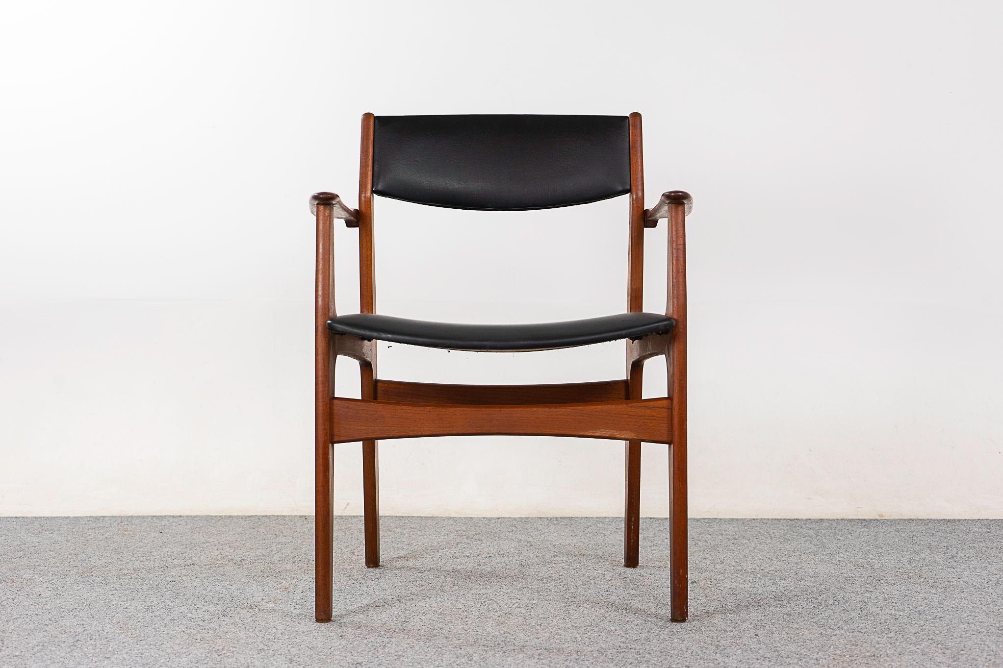 Dänischer Teakholz-Sessel aus der Jahrhundertmitte im Angebot 2