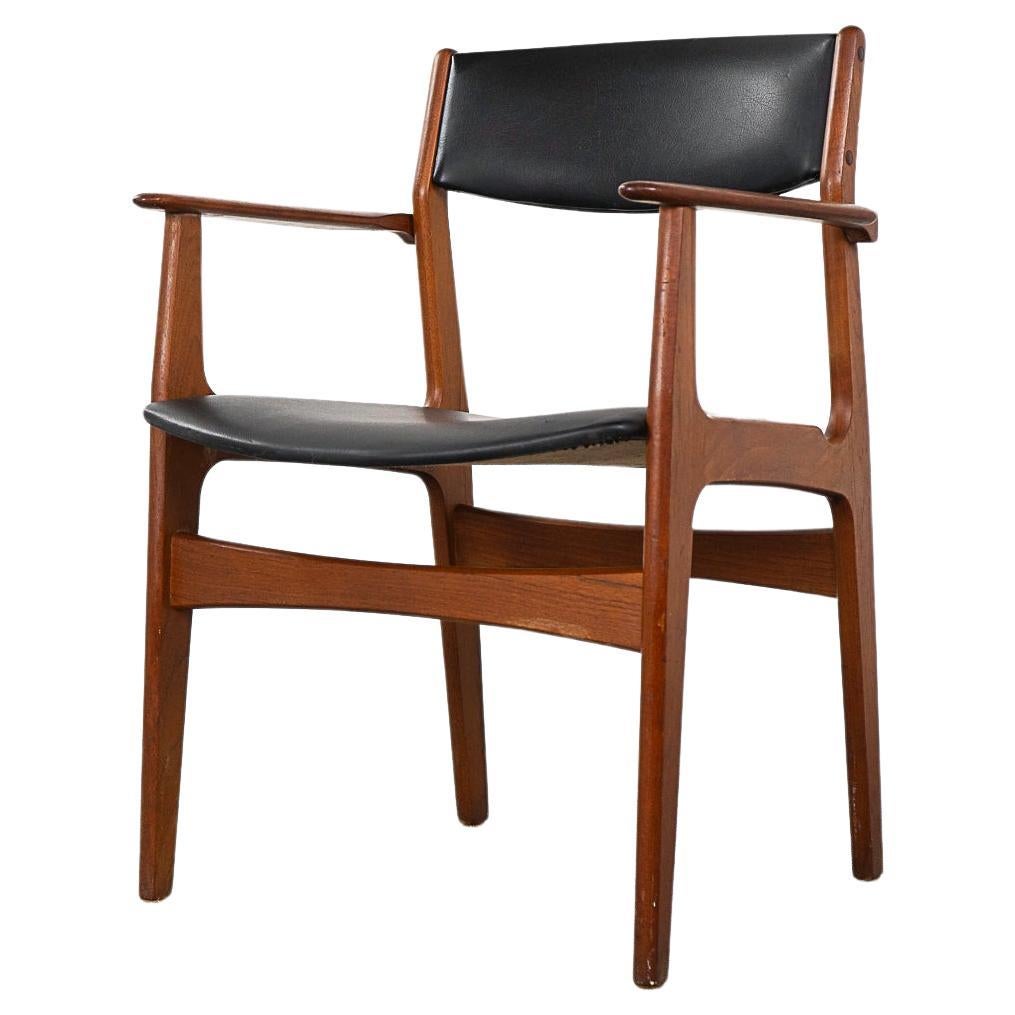 Dänischer Teakholz-Sessel aus der Jahrhundertmitte im Angebot