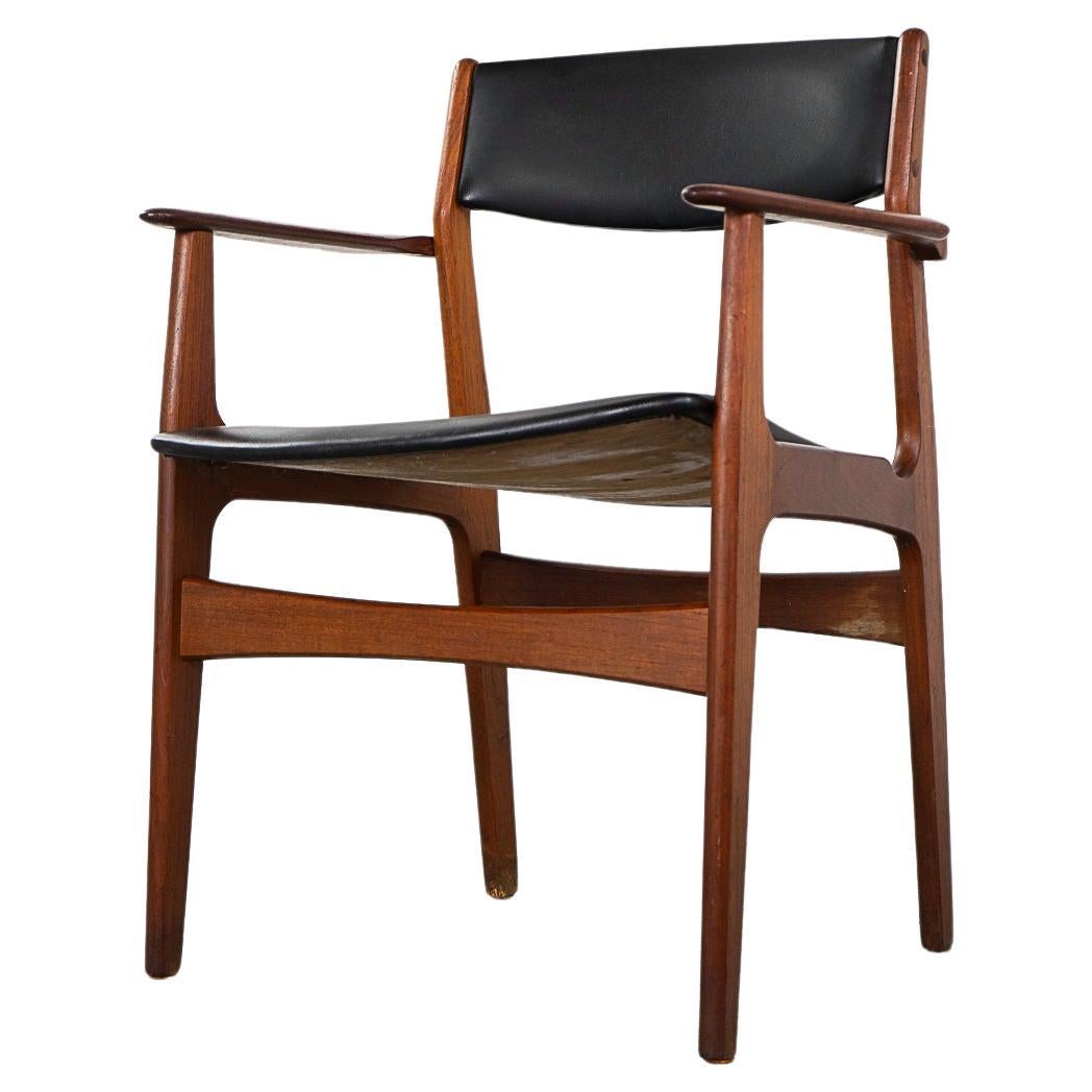 Dänischer Teakholz-Sessel aus der Jahrhundertmitte im Angebot