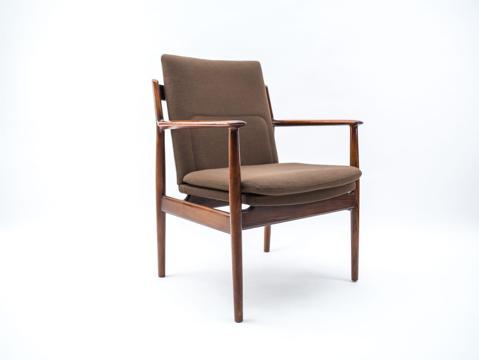 Danish Mid Century Teak Armrest Dining Chair, Model 431 by Arne Vodder, Sibast For Sale 6