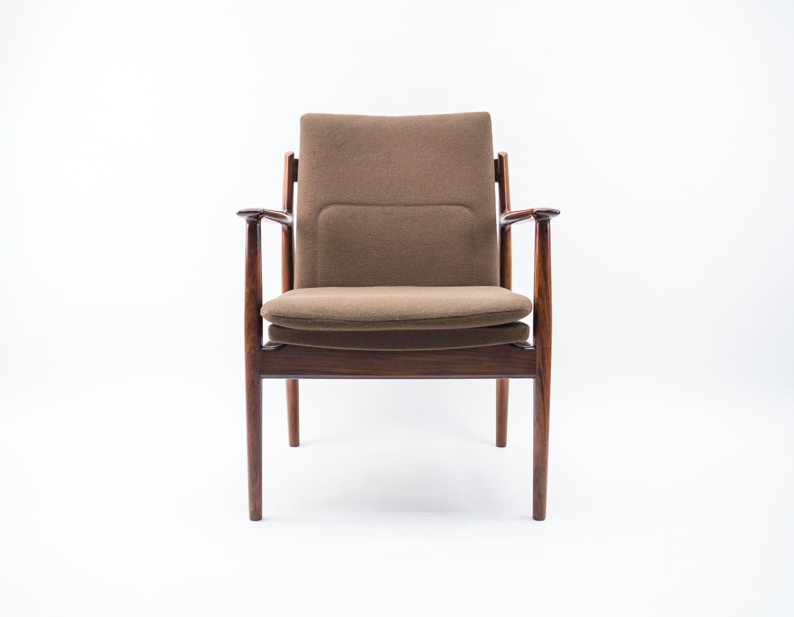 Scandinavian Modern Danish Mid Century Teak Armrest Dining Chair, Model 431 by Arne Vodder, Sibast For Sale