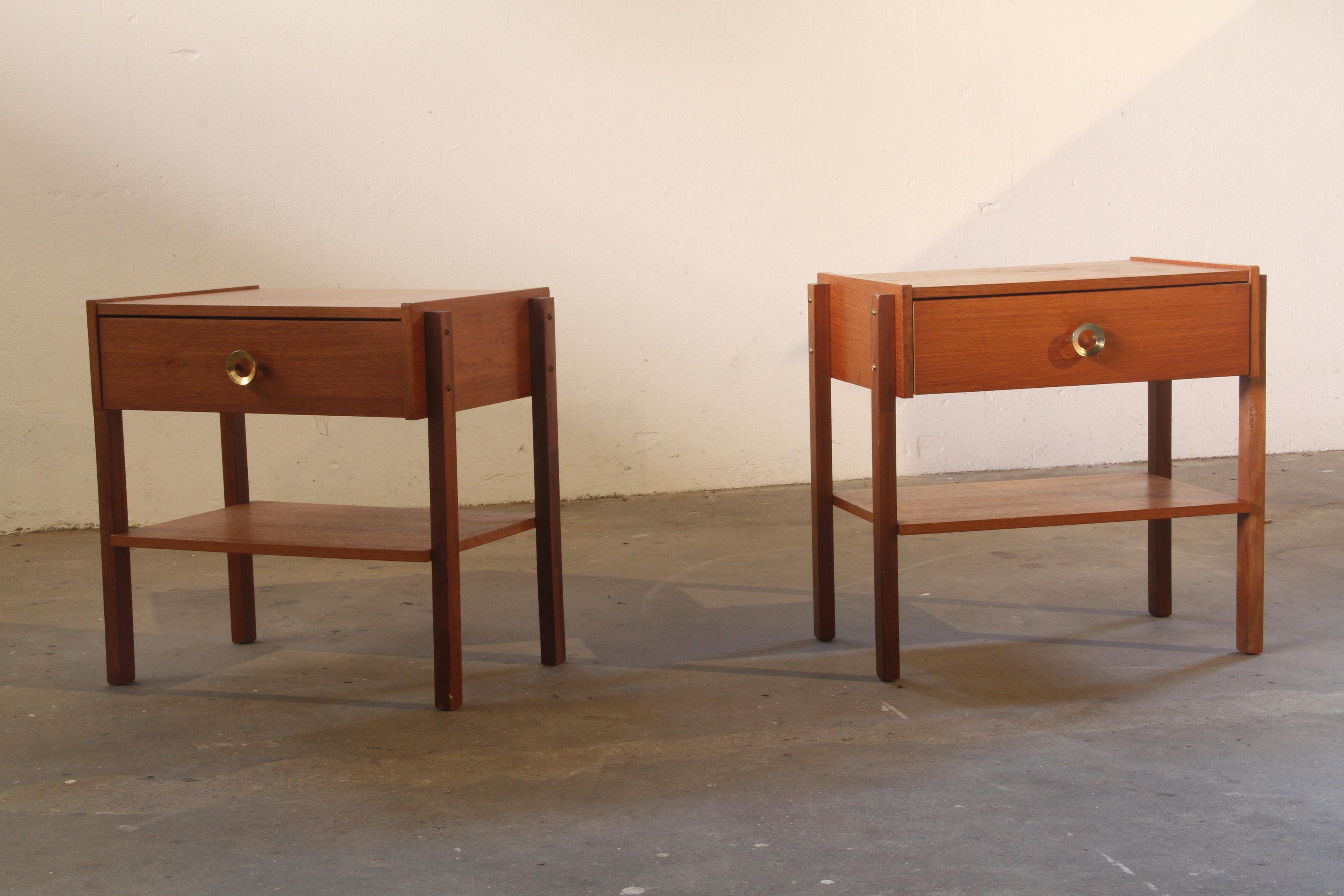 Dänischer Nachttisch aus Teakholz aus der Mitte des Jahrhunderts, 1960er Jahre im Angebot 8