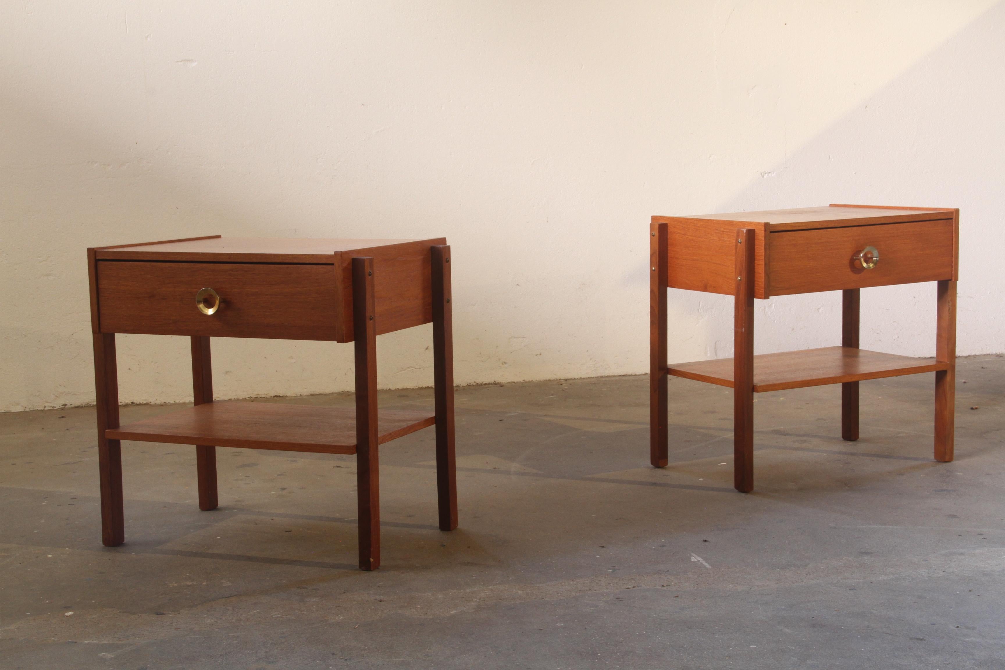 Dänischer Nachttisch aus Teakholz aus der Mitte des Jahrhunderts, 1960er Jahre im Angebot 8