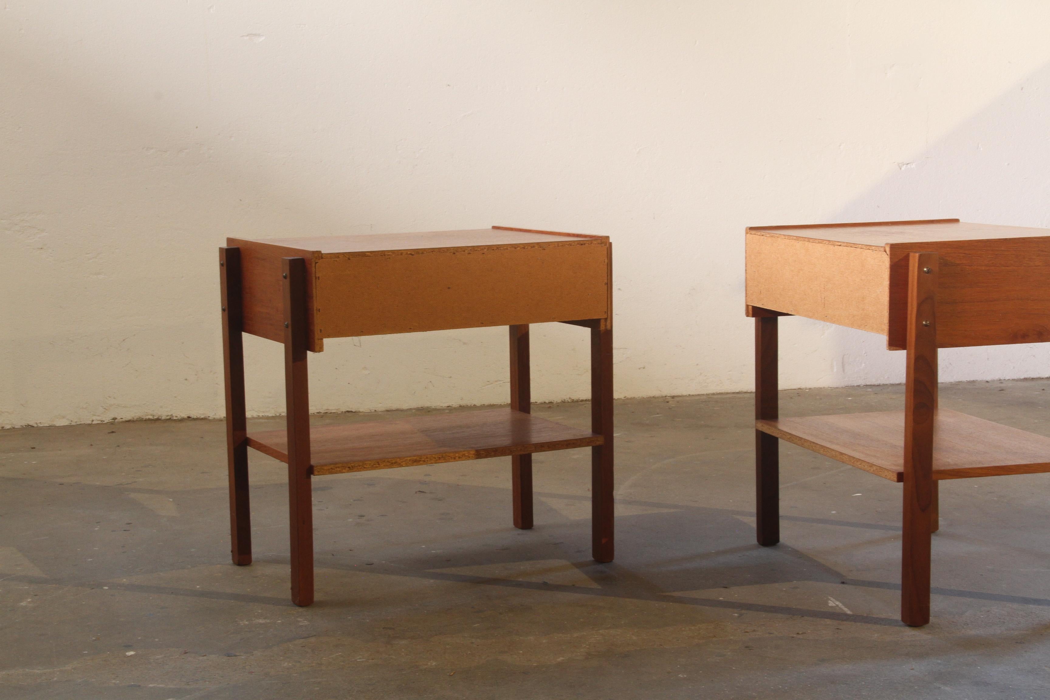 Dänischer Nachttisch aus Teakholz aus der Mitte des Jahrhunderts, 1960er Jahre im Angebot 9
