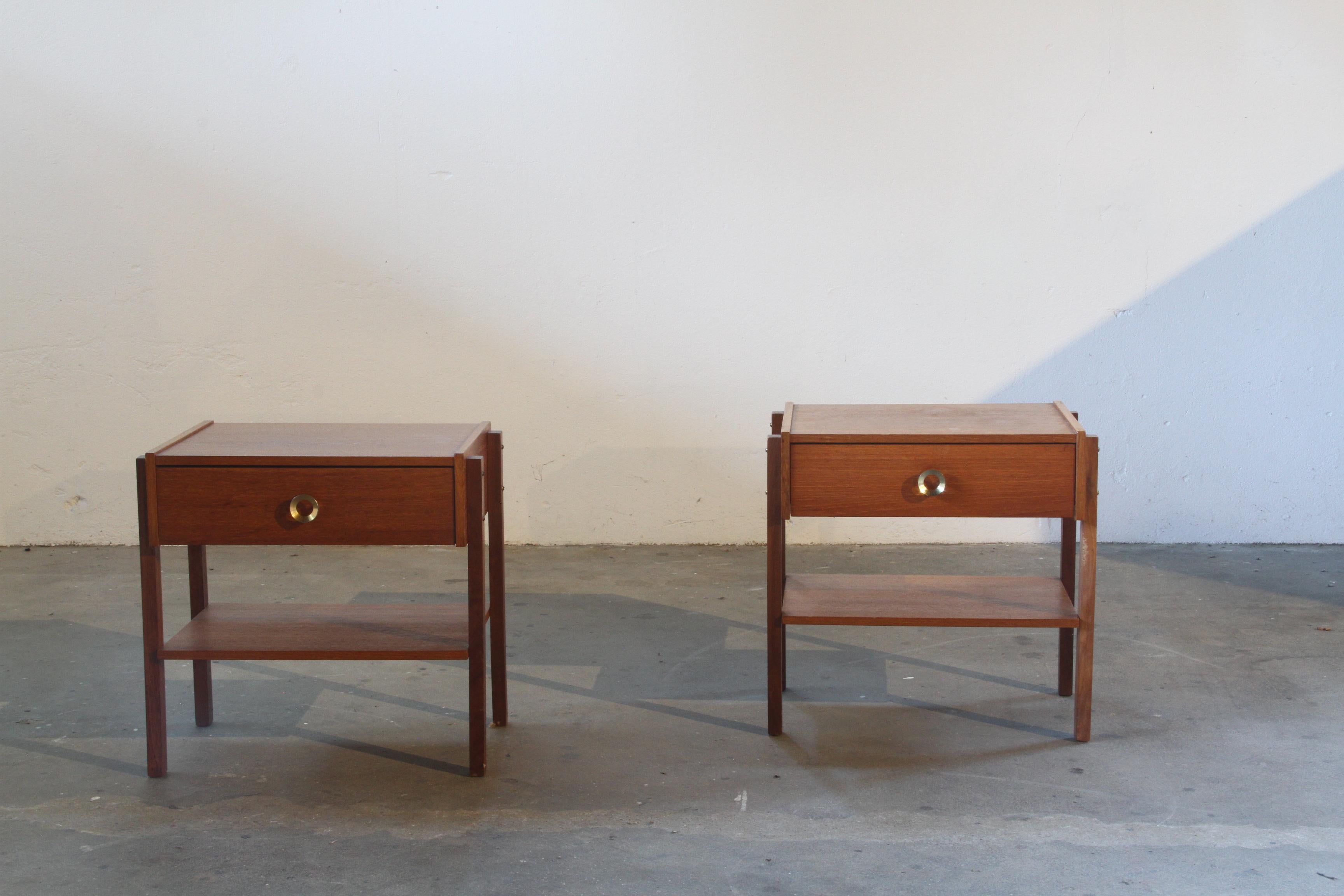 Dänischer Nachttisch aus Teakholz aus der Mitte des Jahrhunderts, 1960er Jahre (Moderne der Mitte des Jahrhunderts) im Angebot