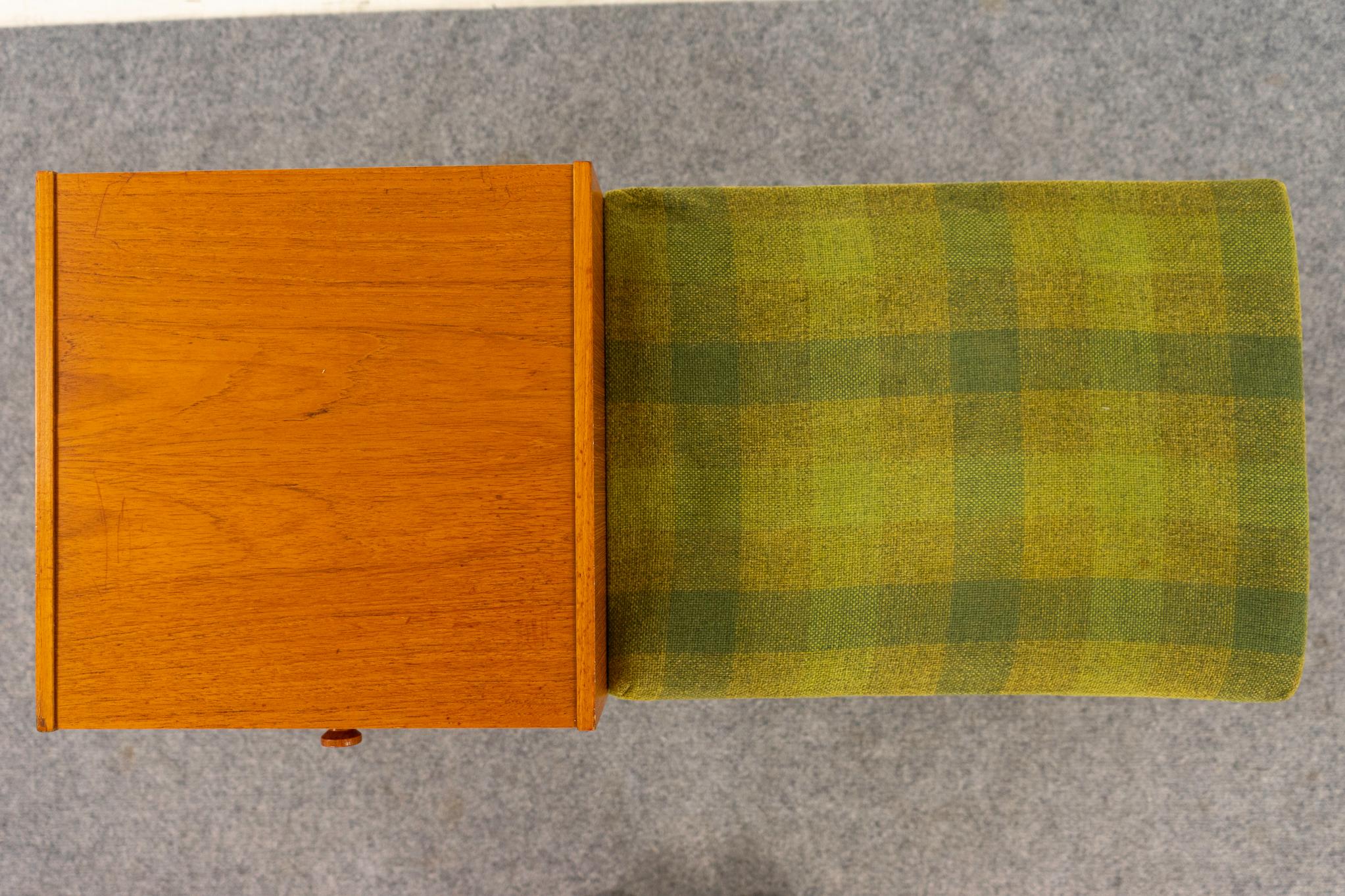 Dänische Mid-Century-Bank aus Teak und Buche (Furnier) im Angebot