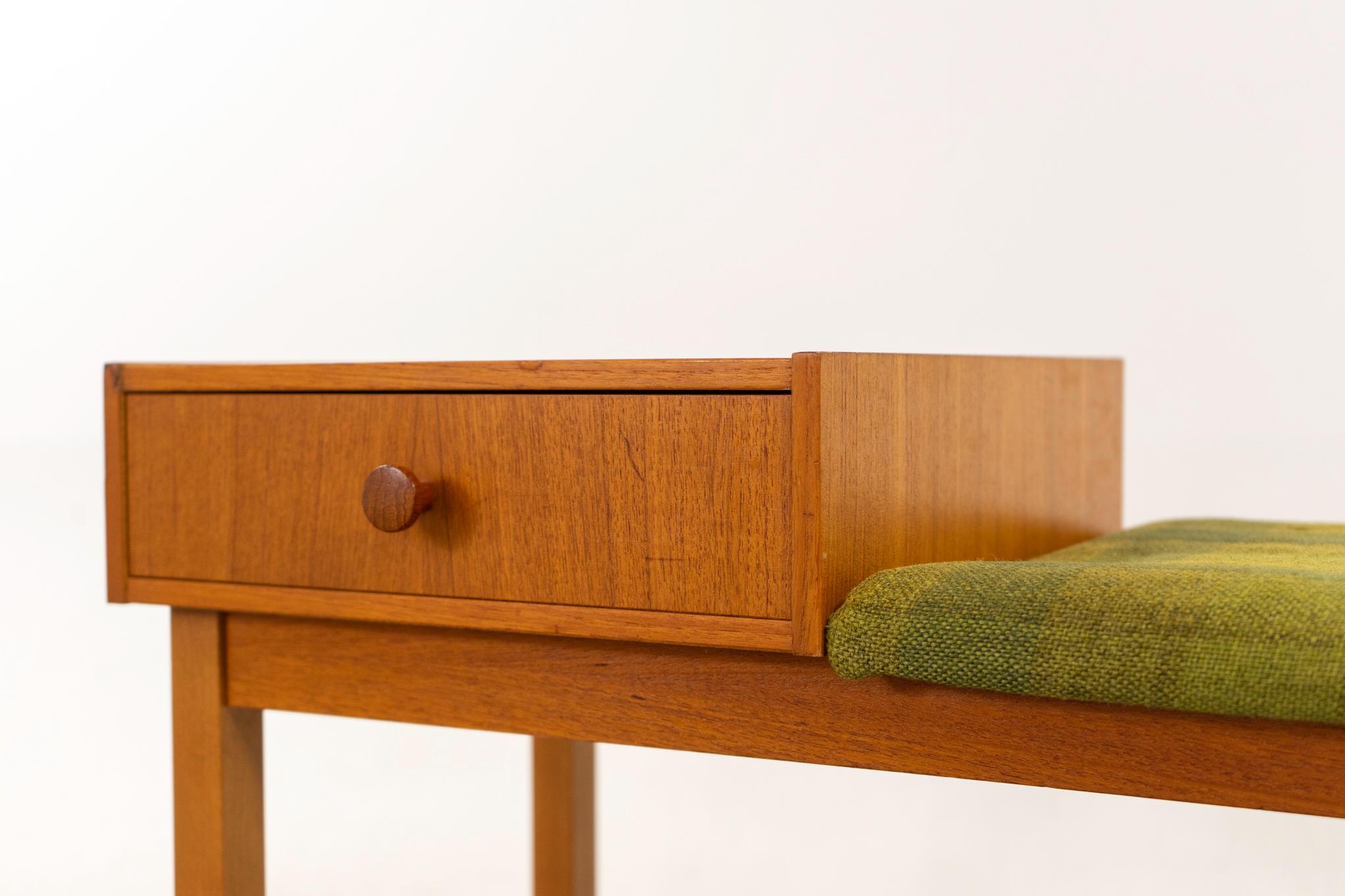 Dänische Mid-Century-Bank aus Teak und Buche im Zustand „Gut“ im Angebot in VANCOUVER, CA