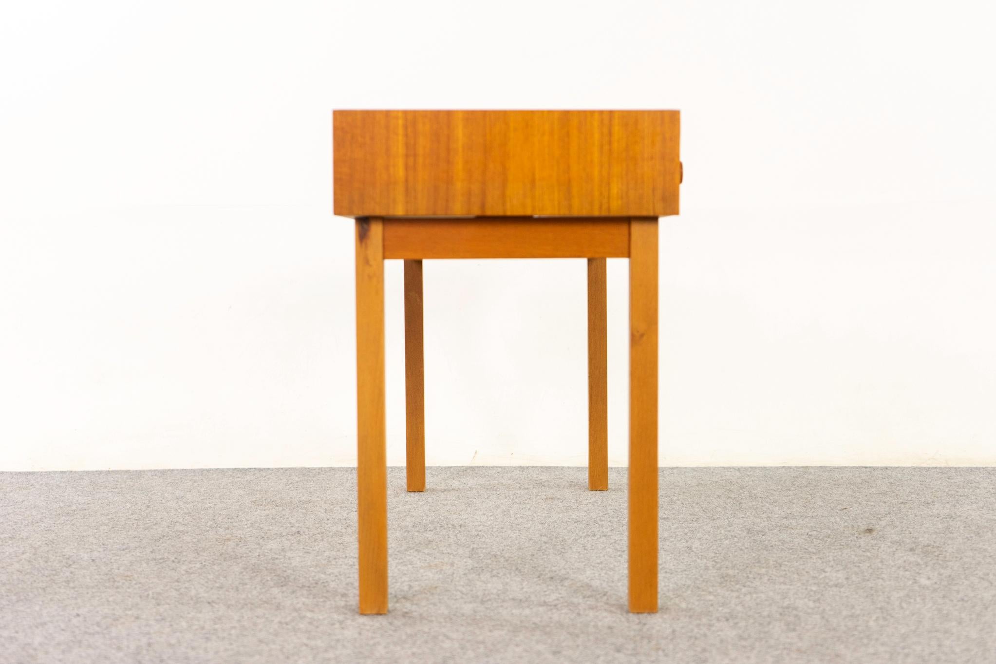 Dänische Mid-Century-Bank aus Teak und Buche (Teakholz) im Angebot