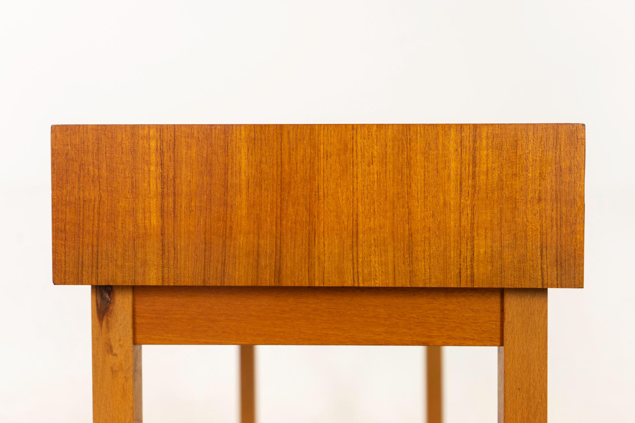 Dänische Mid-Century-Bank aus Teak und Buche im Angebot 1