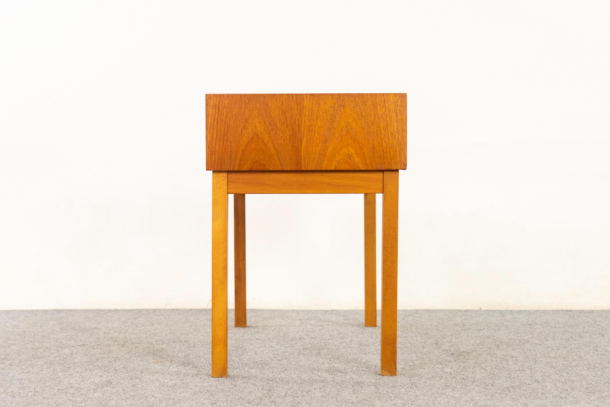Dänische Mid-Century-Bank aus Teak und Buche im Angebot 2