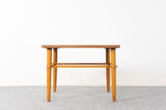 Dänischer Beistelltisch aus Teak und Buche, Mitte des Jahrhunderts