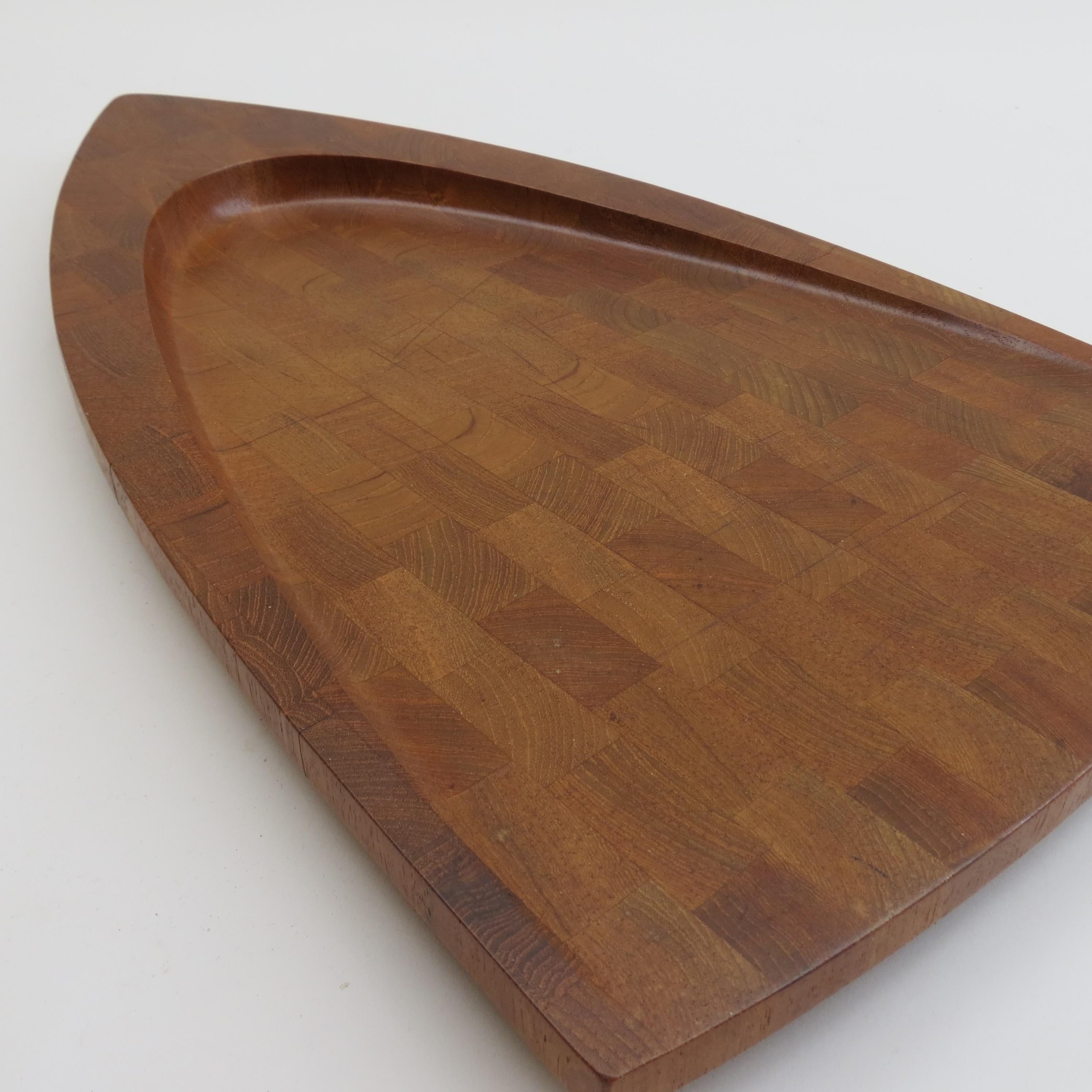 Danish Mid-century Teak Block Serving Platter Cutting Board Digsmed Denmark 1960 In Good Condition For Sale In Stow on the Wold, GB