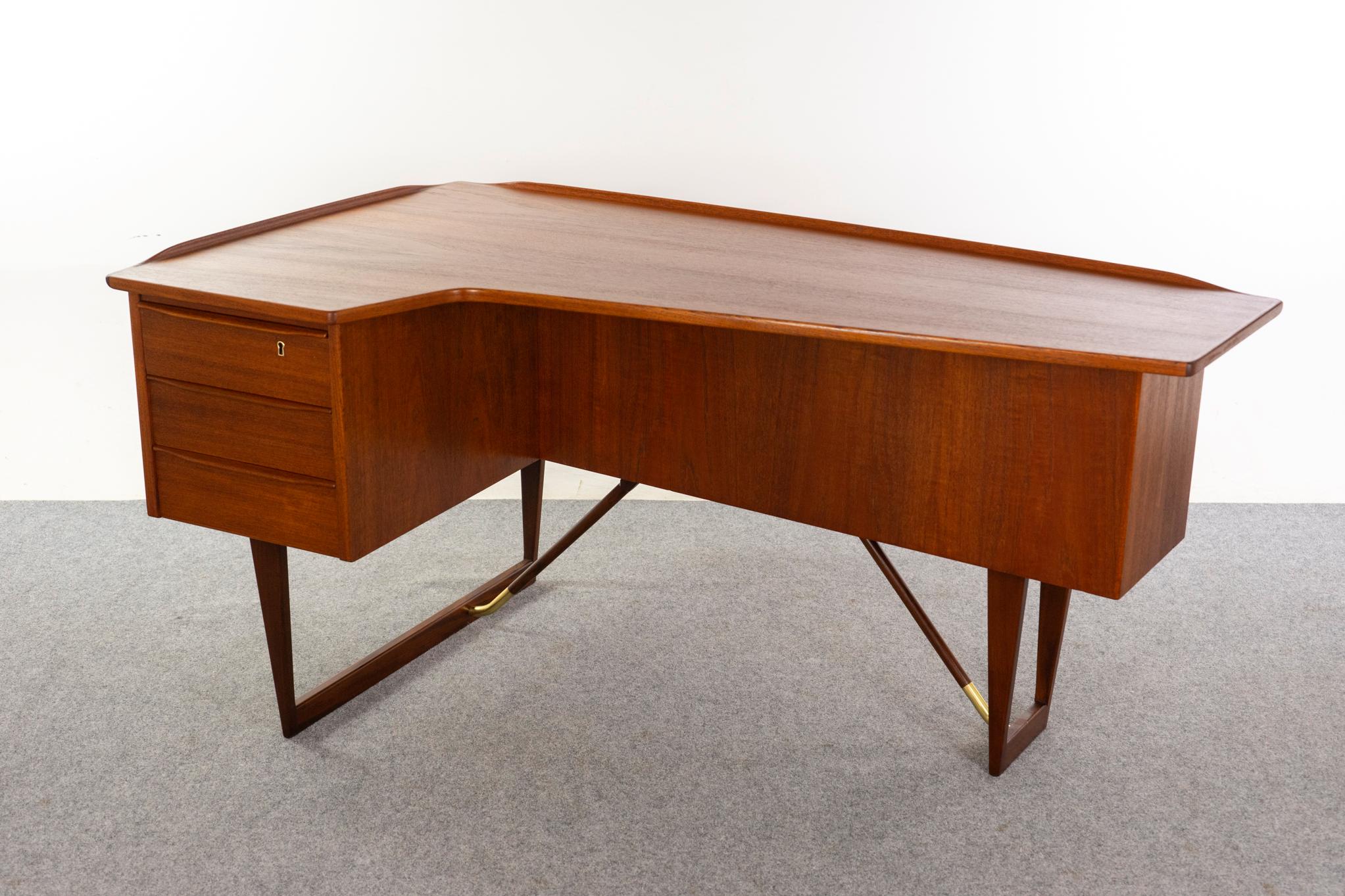 Danish Mid-Century Teak Boomerang Desk by Peter Lovig Nielsen For Sale 4