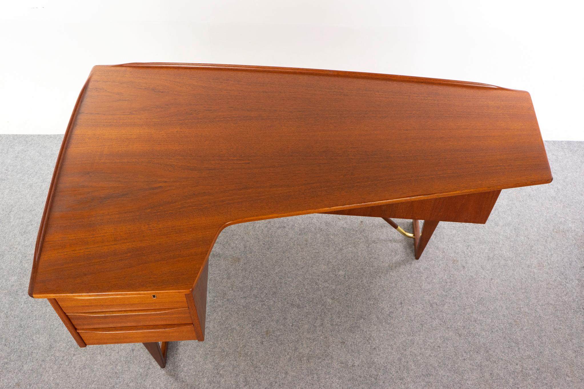 Veneer Danish Mid-Century Teak Boomerang Desk by Peter Lovig Nielsen For Sale