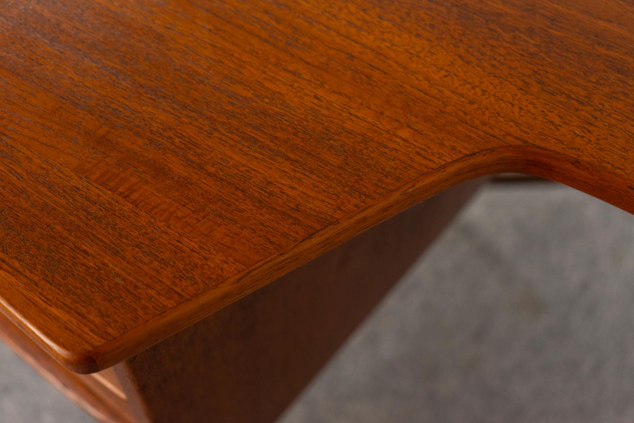 Danish Mid-Century Teak Boomerang Desk by Peter Lovig Nielsen For Sale 3