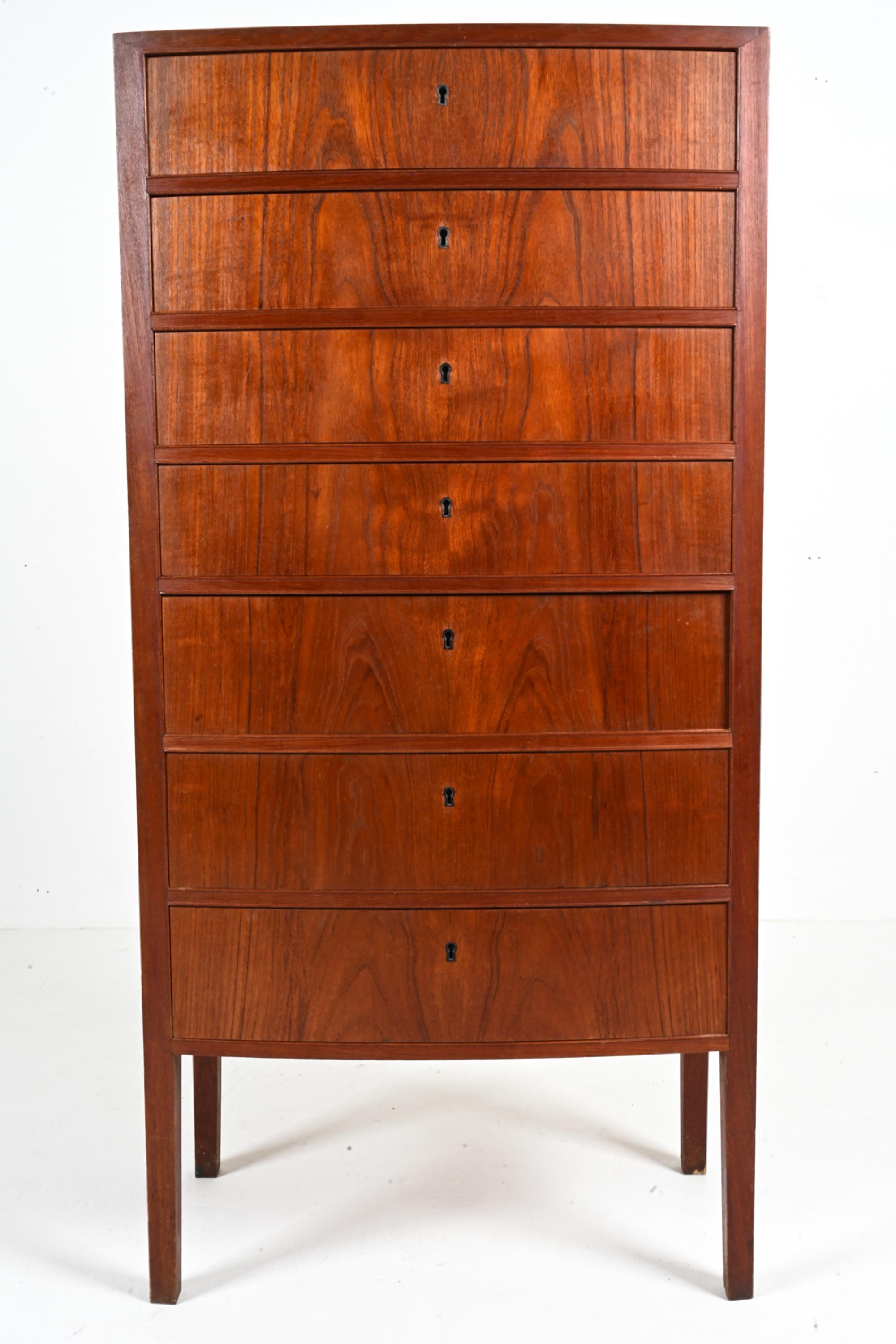 Danish Mid-Century Teak Bow-Front Tallboy Chest Attributed to Ole Wanscher In Good Condition For Sale In Norwalk, CT