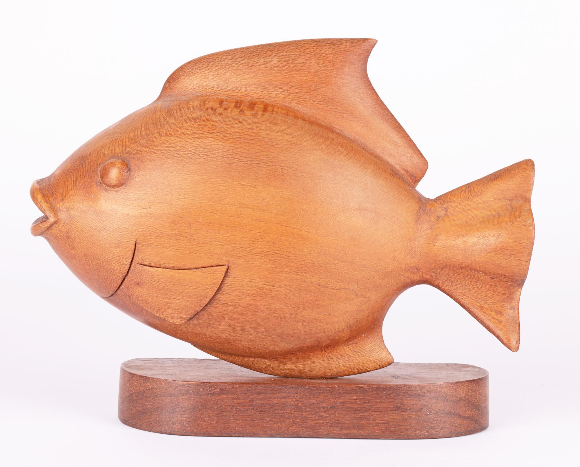 Dänische Mitte des Jahrhunderts Teak geschnitzt Modell eines Fisches im Angebot 10