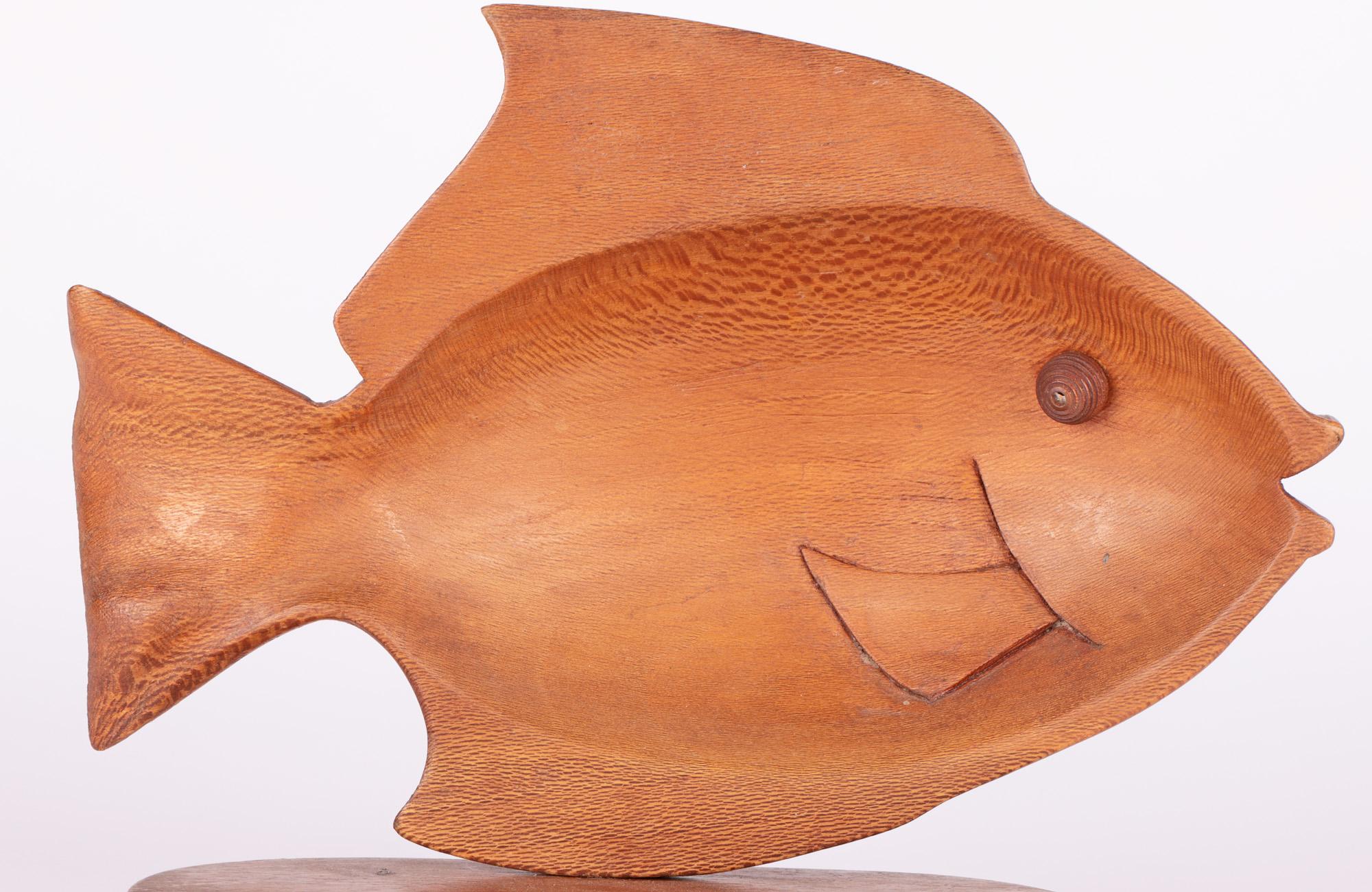 Mid-Century Modern Modèle danois de poisson en teck sculpté du milieu du siècle dernier en vente