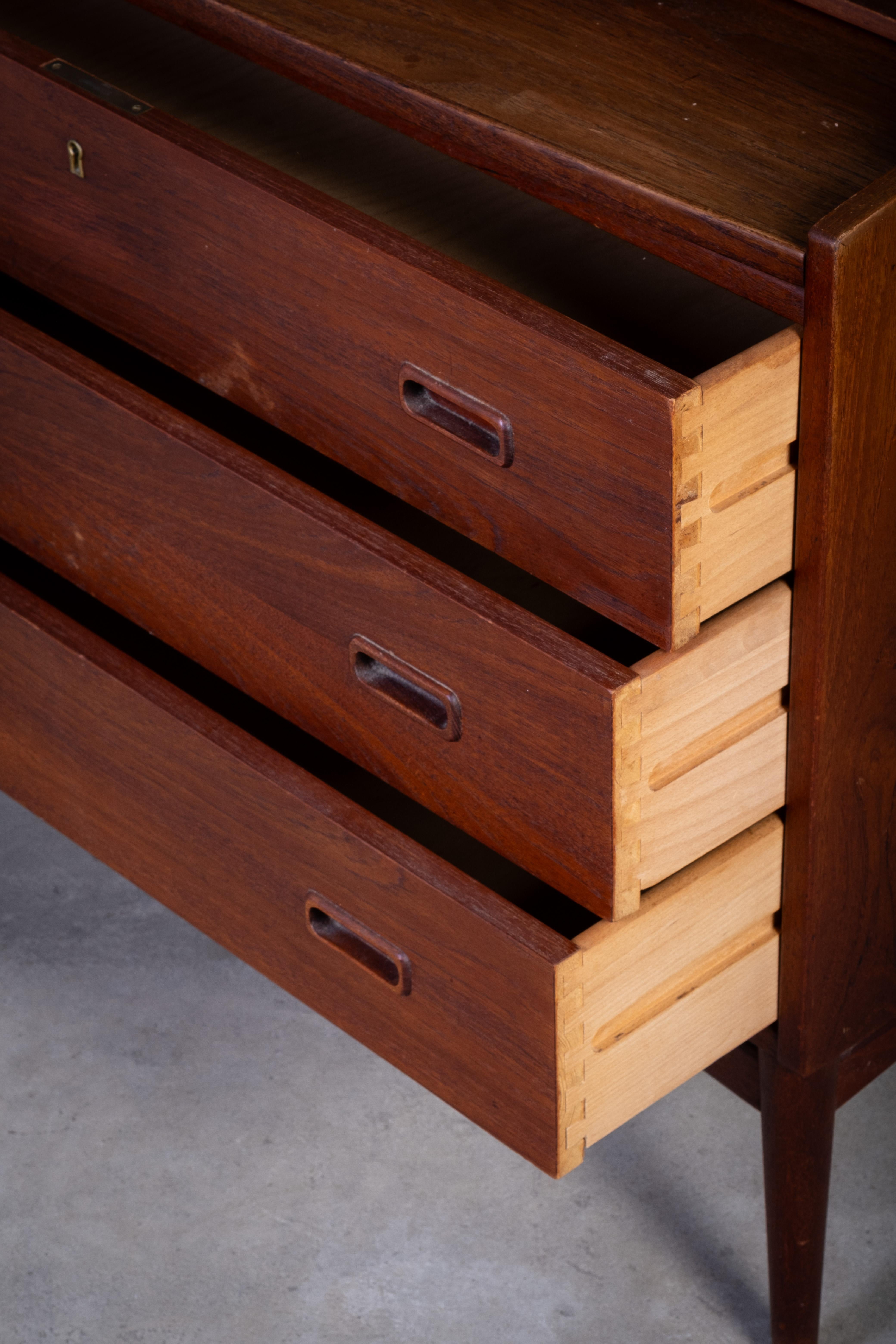 Scrivania in teak danese di metà secolo, anni '60 In condizioni buone in vendita a Nørre Aaby, DK