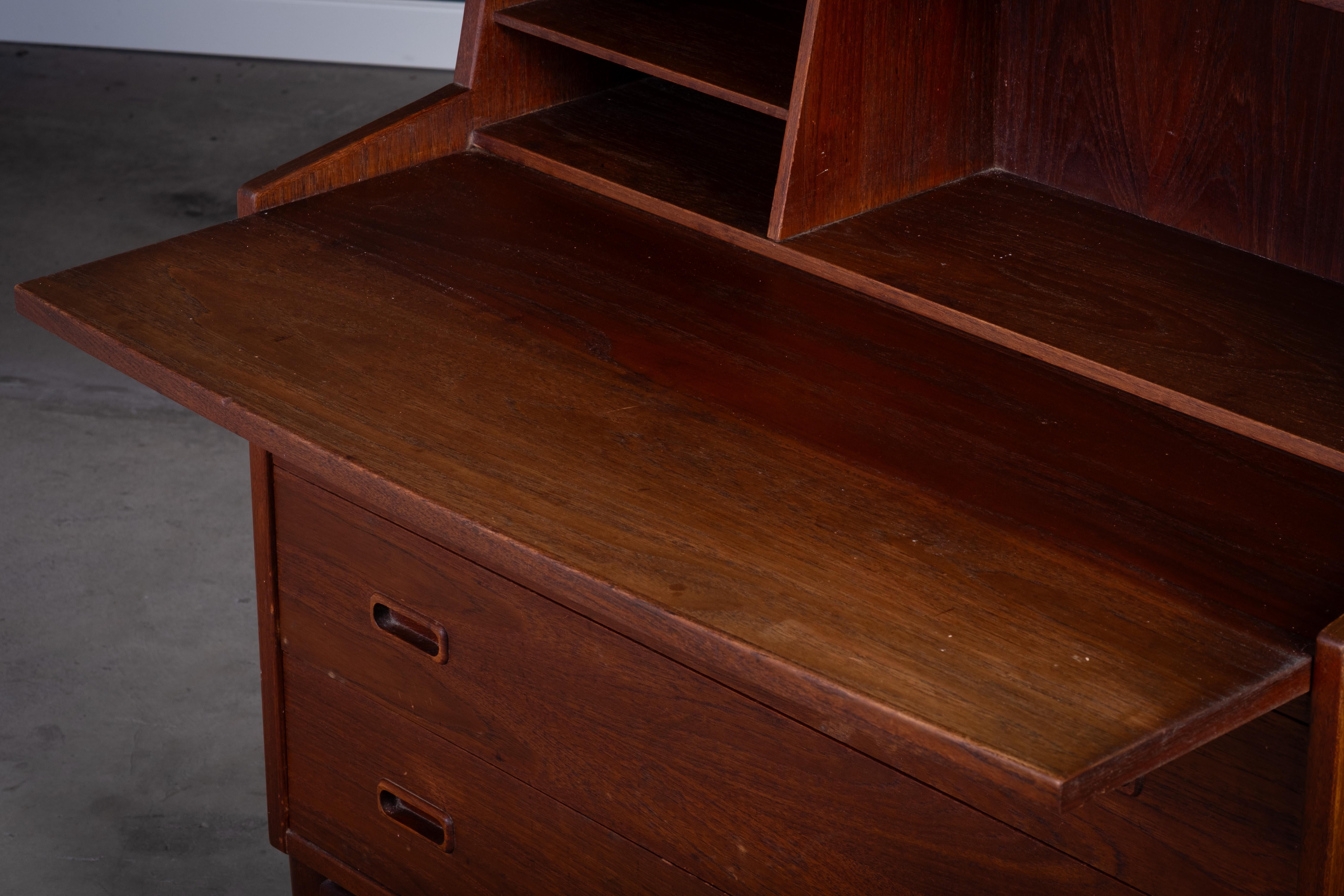 Teak Scrivania in teak danese di metà secolo, anni '60 in vendita