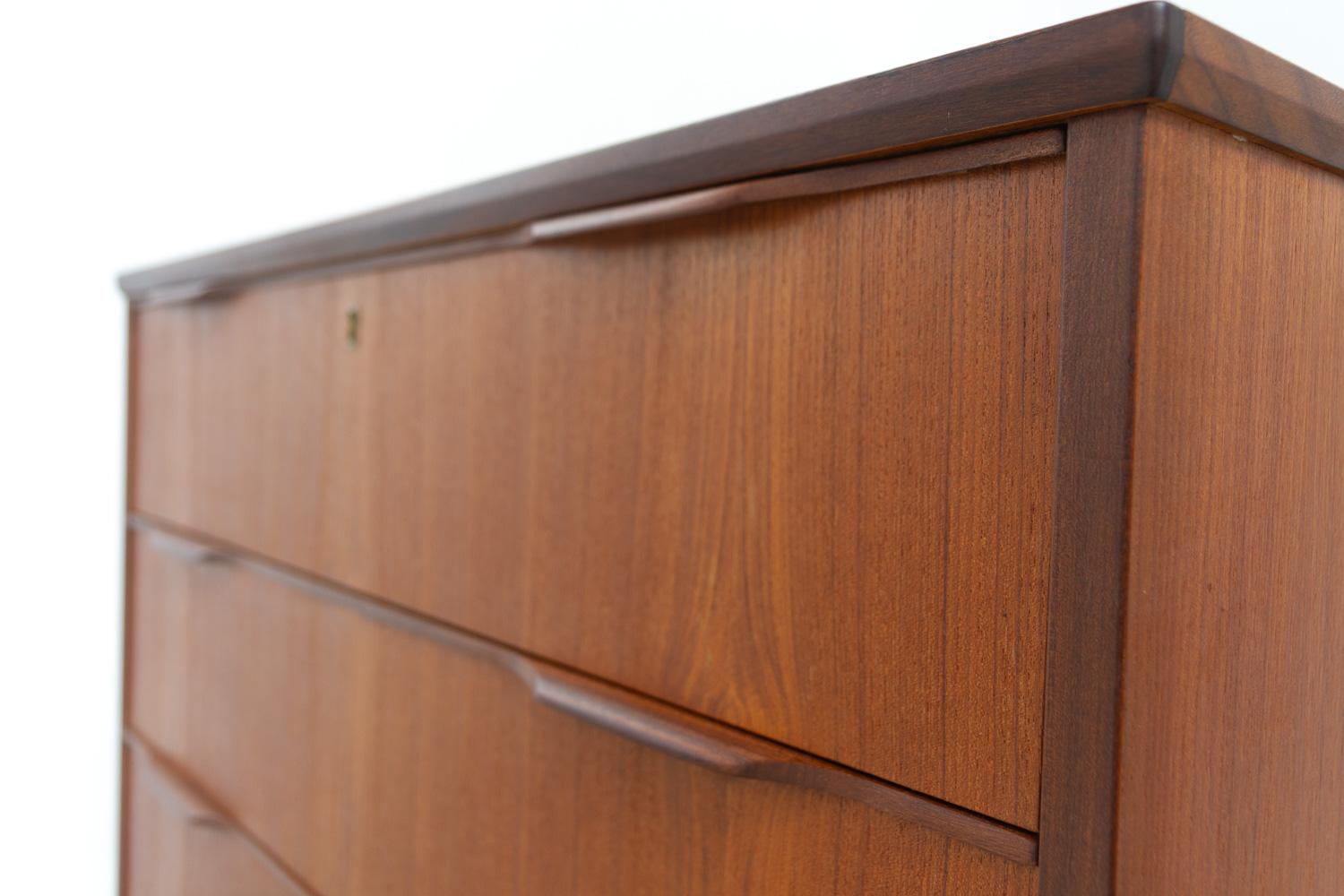 Danish Mid-Century Teak Dresser by Ejsing Møbelfabrik, 1960s. For Sale 10