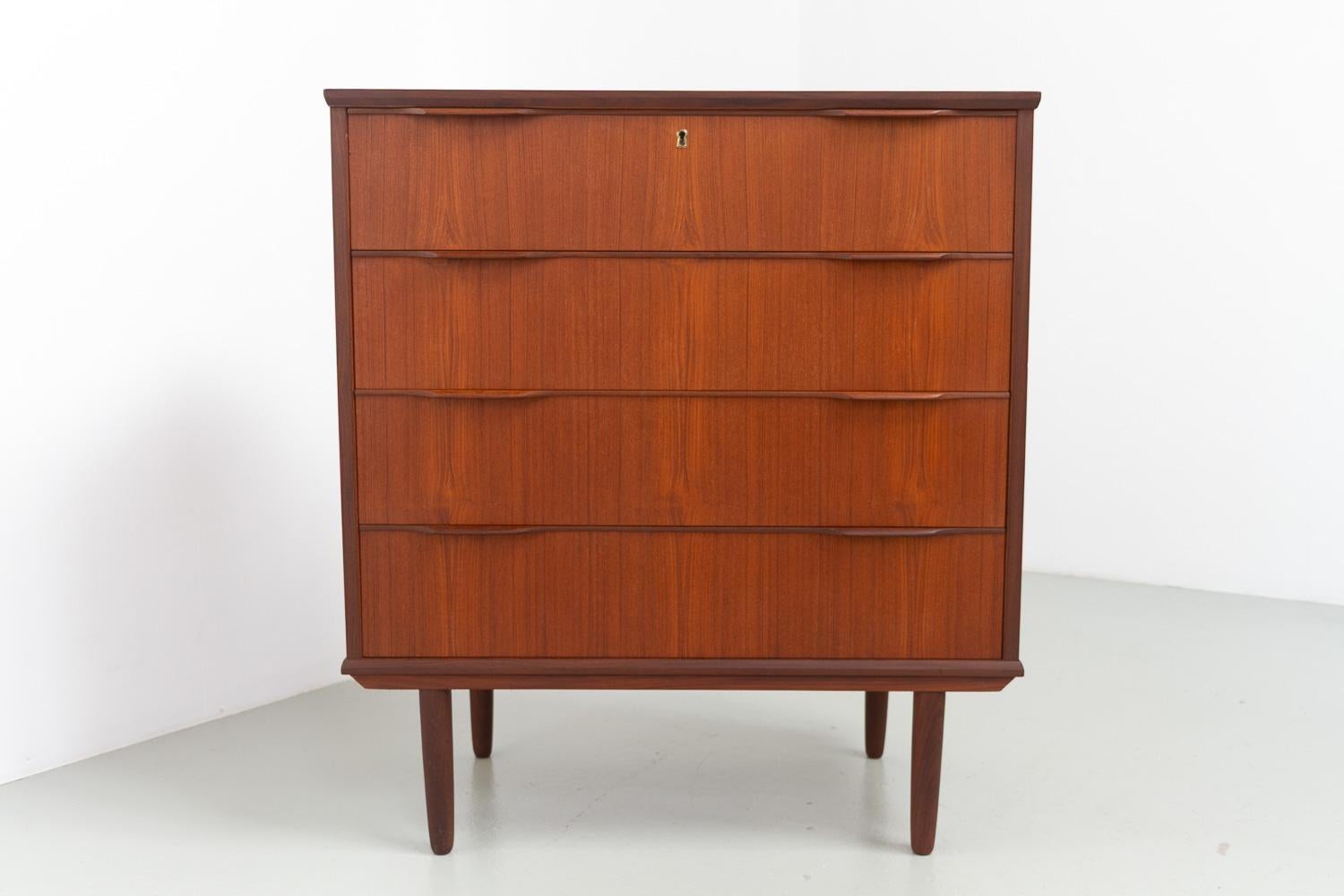 Danish Mid-Century Teak Dresser by Ejsing Møbelfabrik, 1960s. For Sale 13