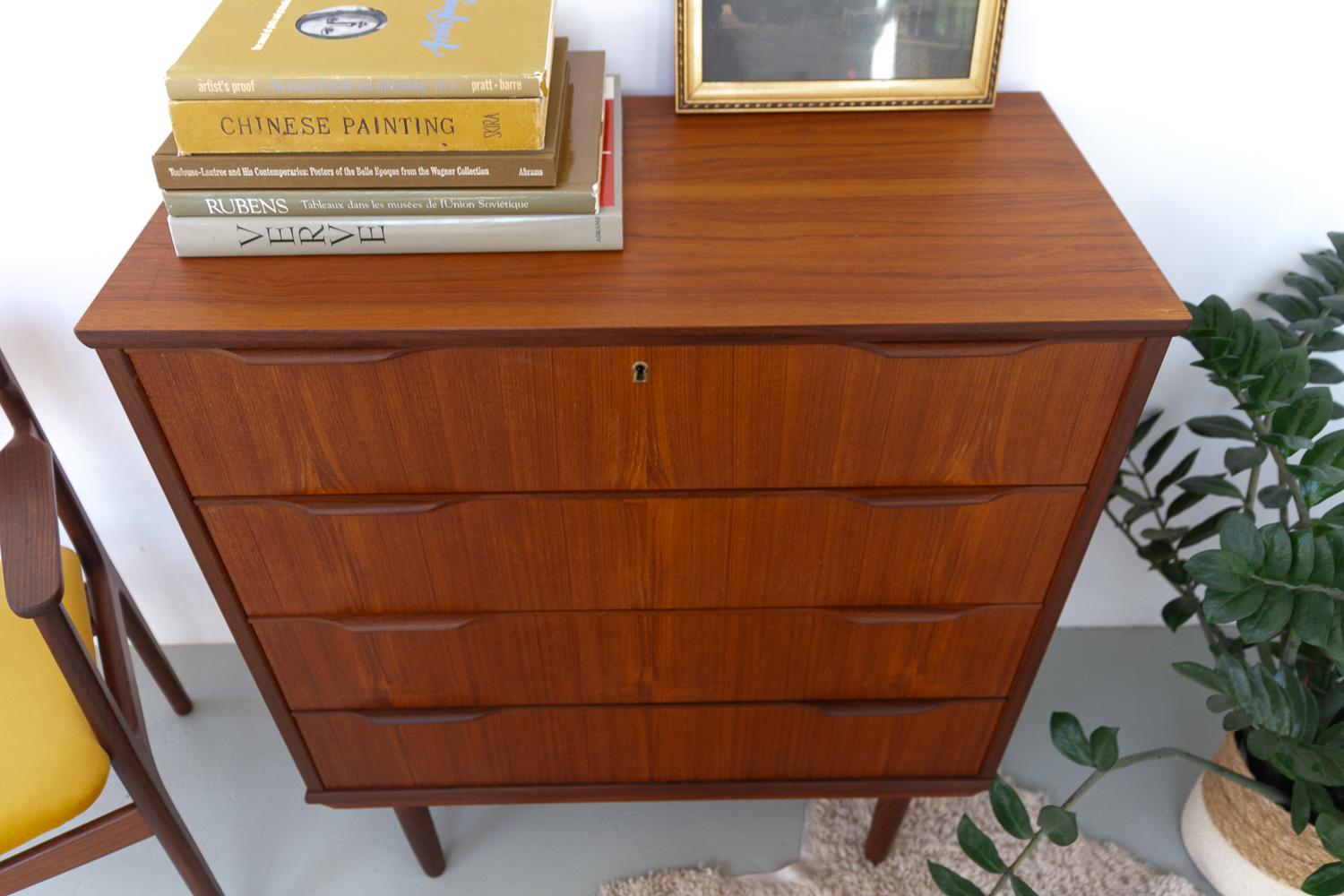 Danish Mid-Century Teak Dresser by Ejsing Møbelfabrik, 1960s. For Sale 1
