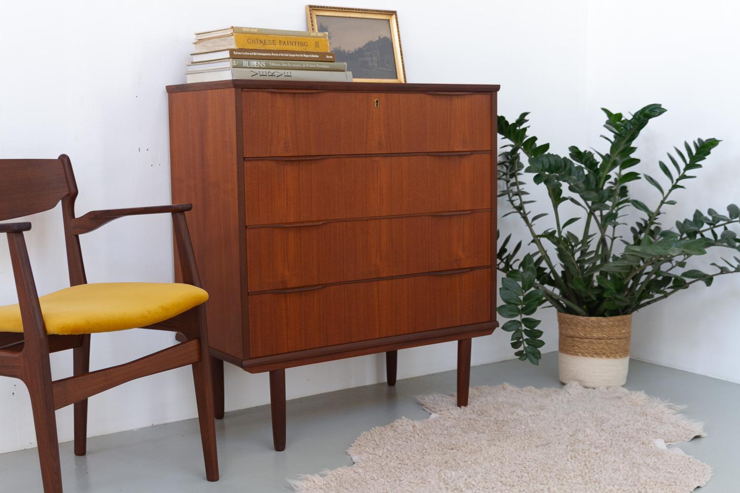 Danish Mid-Century Teak Dresser by Ejsing Møbelfabrik, 1960s. For Sale 2