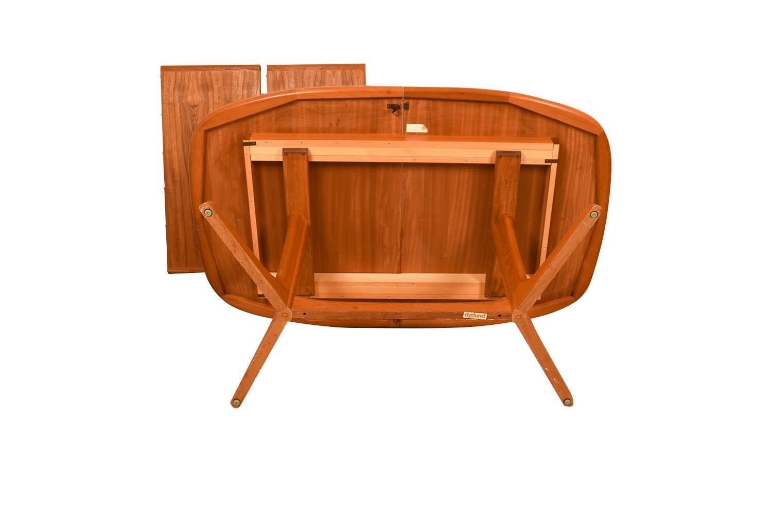 Danish Mid-Century Teak Expandable Dining Table For Sale 2