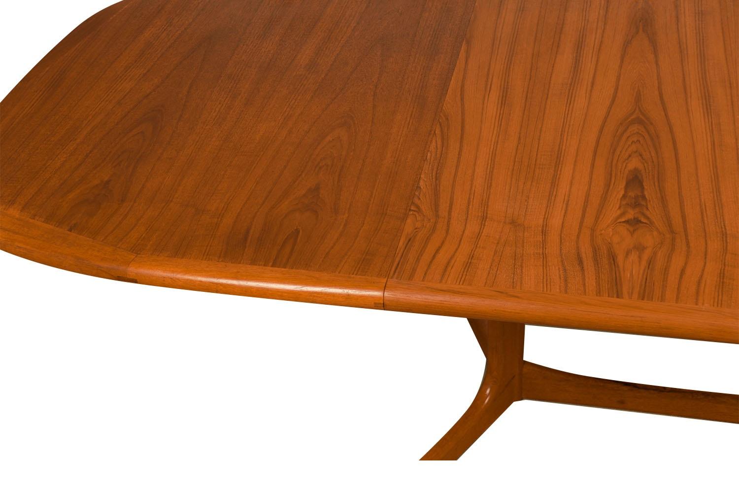 Danish Mid-Century Teak Expandable Dining Table For Sale 4