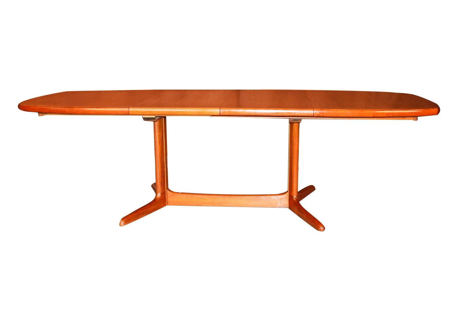 Danish Midcentury Teak Expandable Dining Table In Good Condition In Baltimore, MD