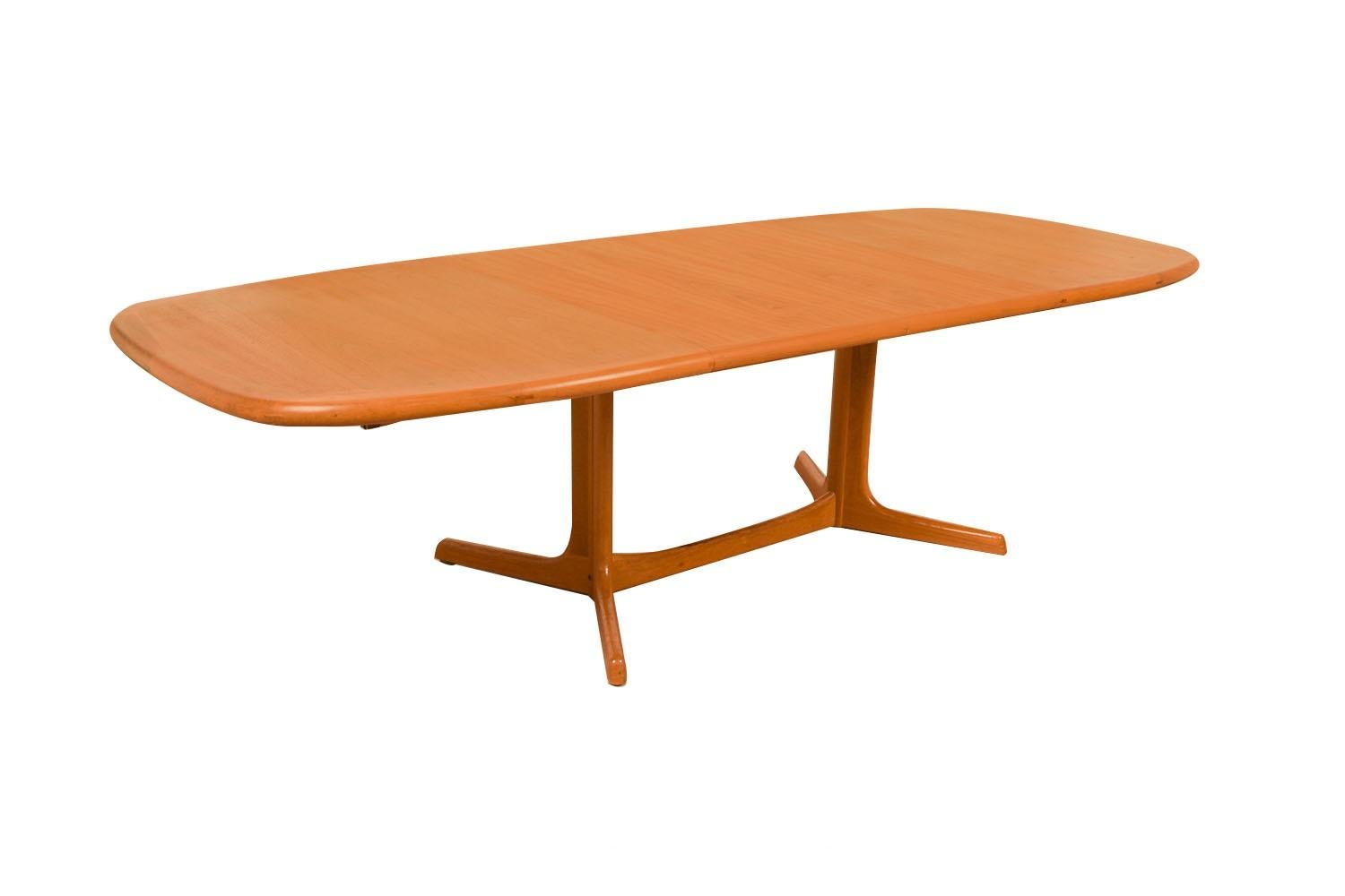 Danish Mid-Century Teak Expandable Dining Table For Sale 2