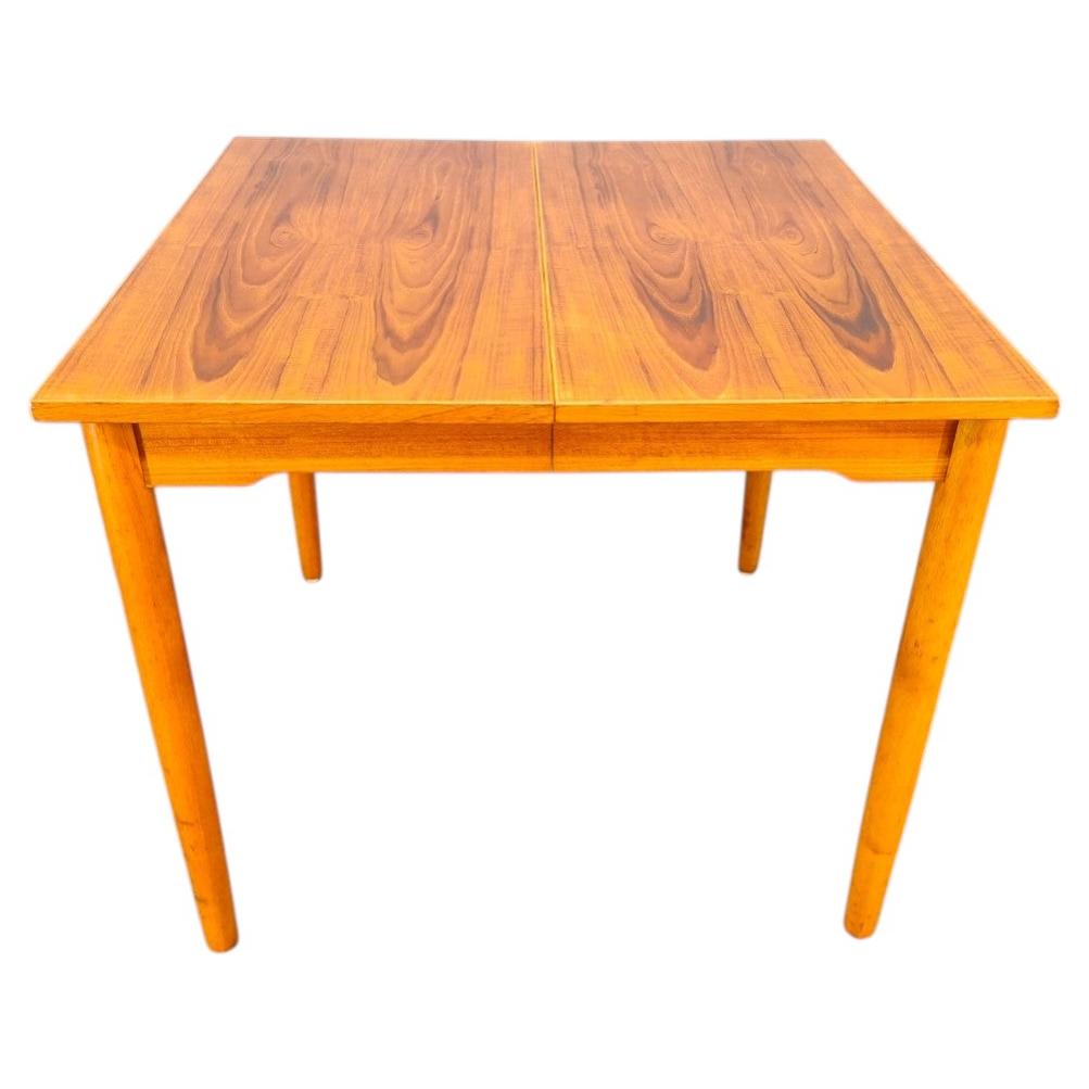 Table de salle à manger extensible en teck danois du milieu du siècle, années 1960
