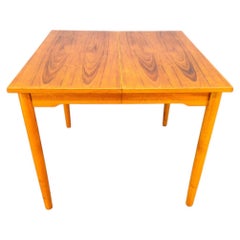 Mesa de comedor extensible danesa de teca de mediados de siglo, años 60